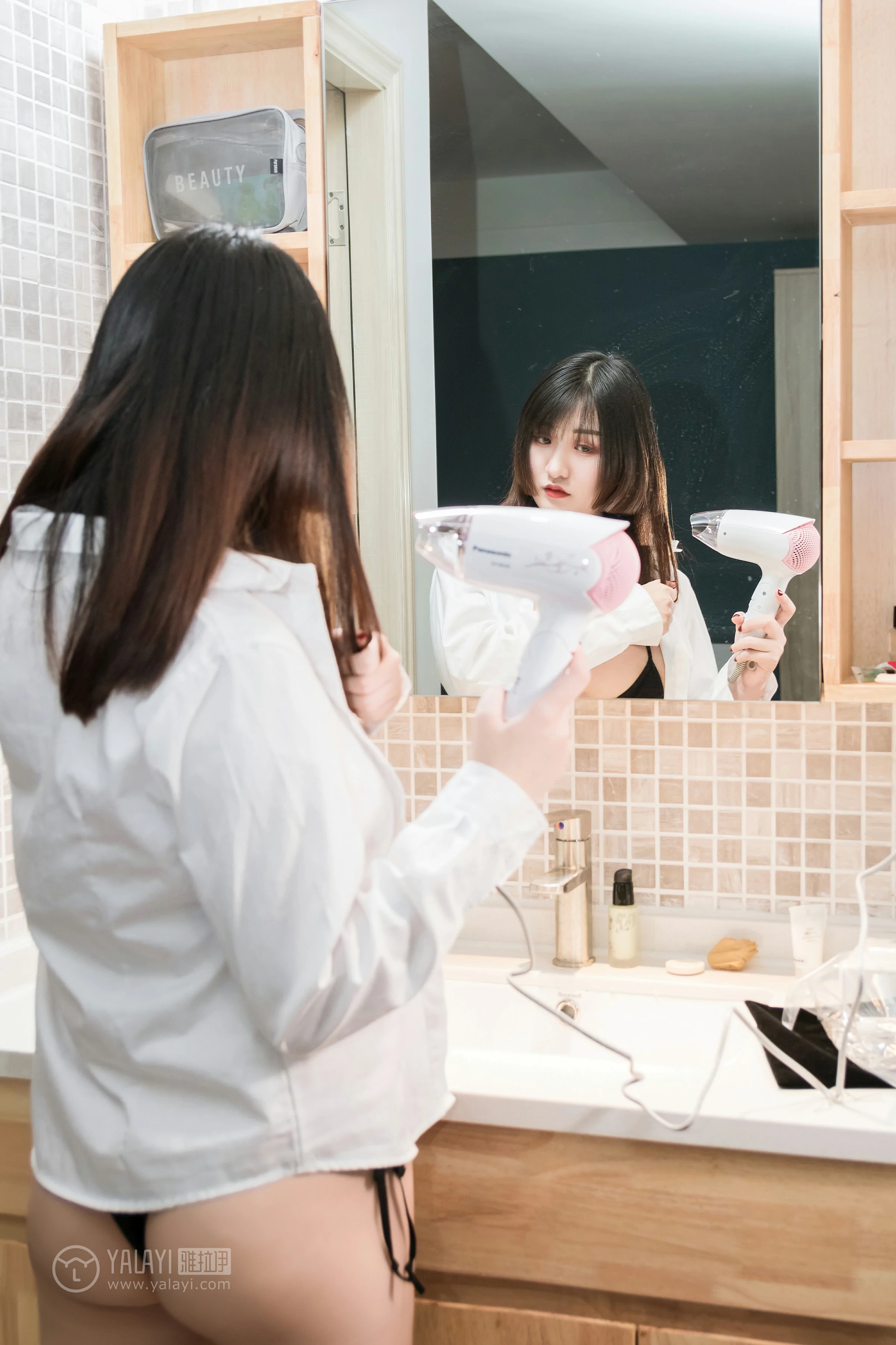 [YALAYI雅拉伊]No.221 极品秘书 娇子 黑色情趣内衣与紧身连衣裙加黑色丝袜美腿性感私房写真集第10张