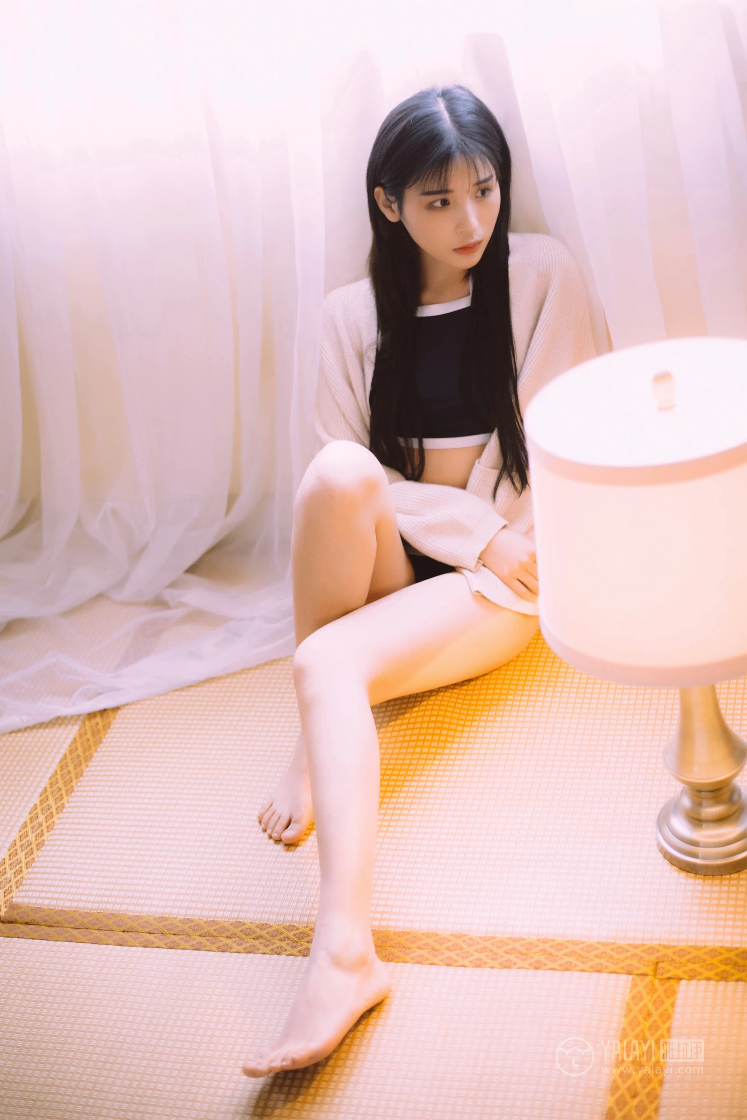 [YALAYI雅拉伊]No.222 如花似玉 阿惜 白色外套加蓝色内衣性感私房写真集第2张