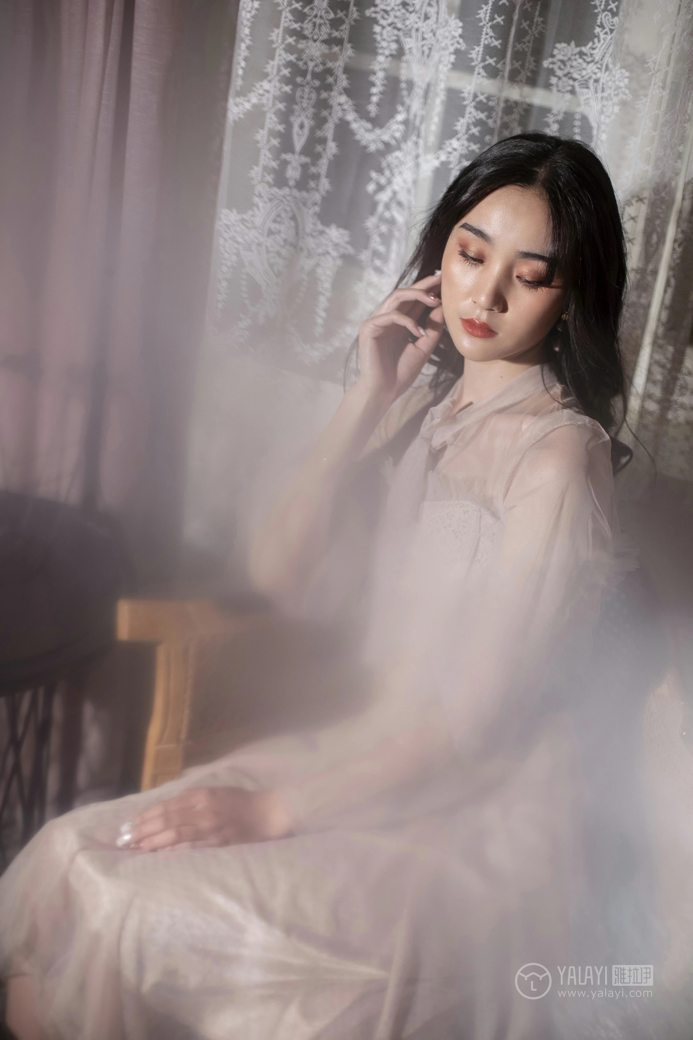 [YALAYI雅拉伊]No.227 蓝月 项兴咏 粉色透视镂空连衣裙性感私房写真集第10张