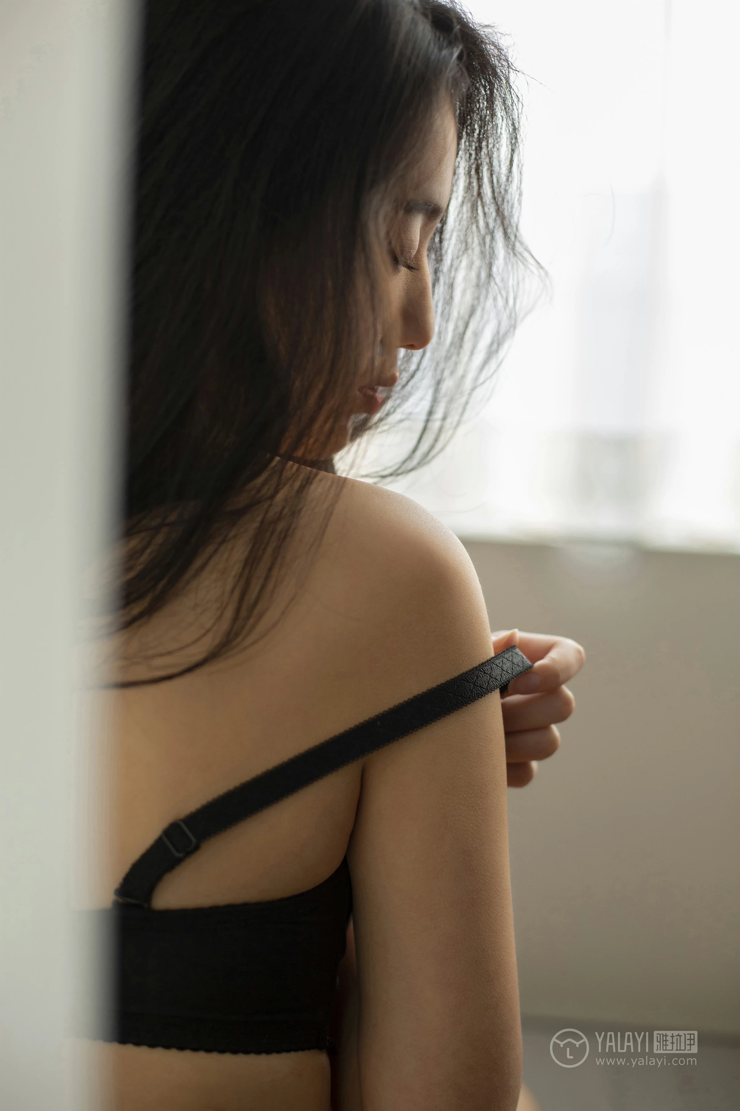 [YALAYI雅拉伊]No.237 淑质艳光 楚薇 黑色蕾丝内衣性感私房写真集第9张