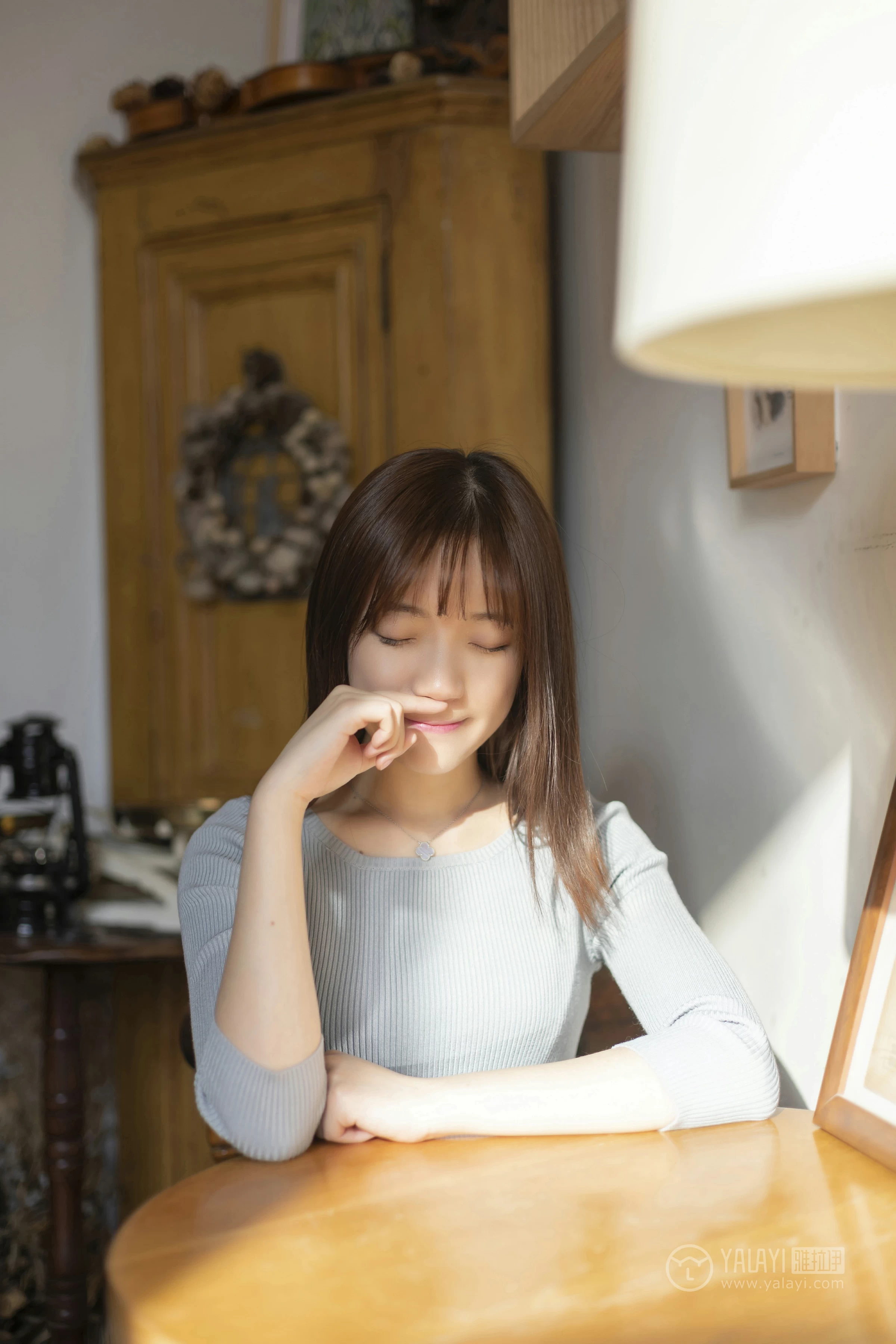 [YALAYI雅拉伊]No.249 看着你玩 刘开心 蓝色上衣加短裙清纯可爱私房写真集第2张