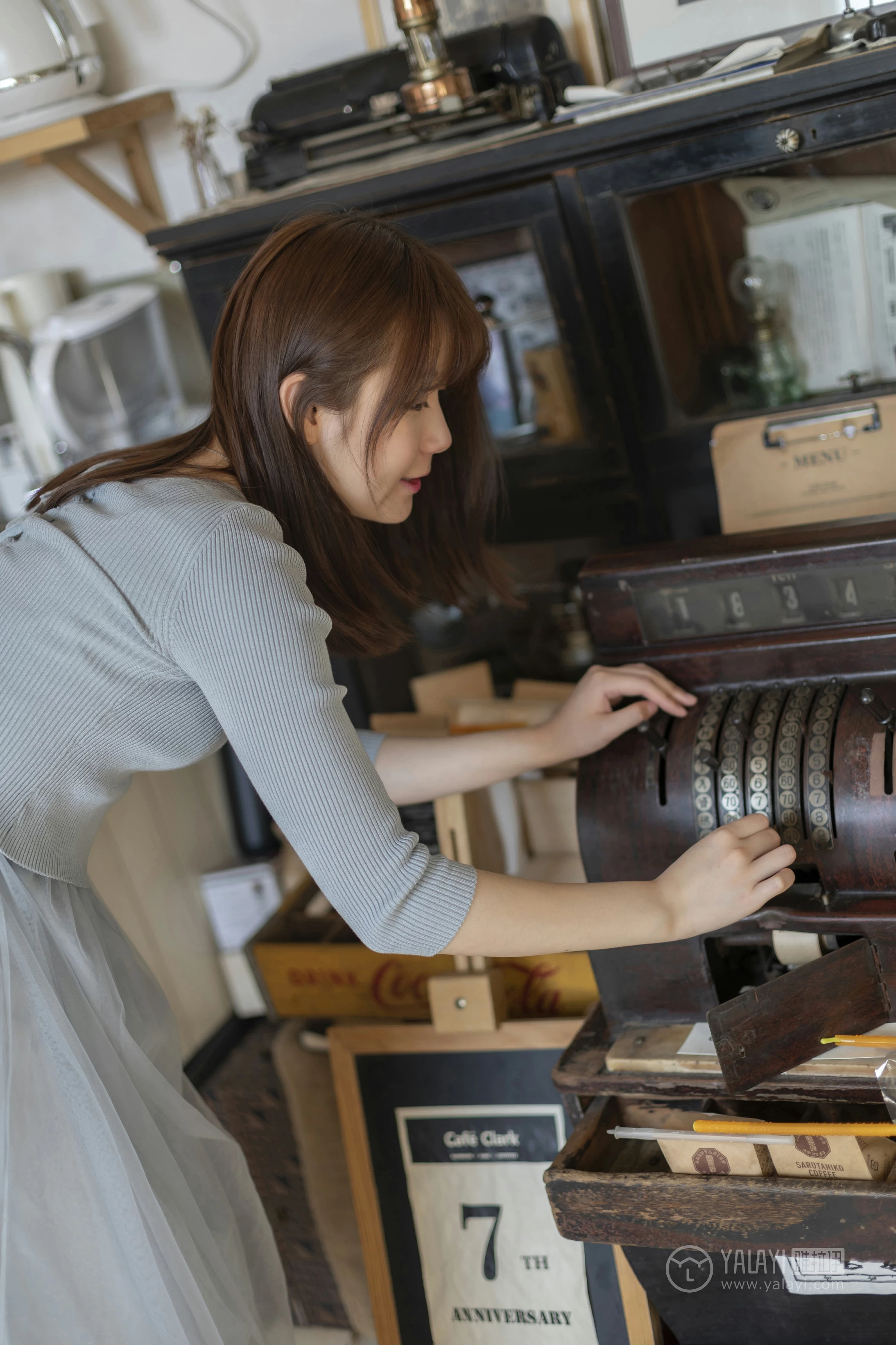 [YALAYI雅拉伊]No.249 看着你玩 刘开心 蓝色上衣加短裙清纯可爱私房写真集第3张