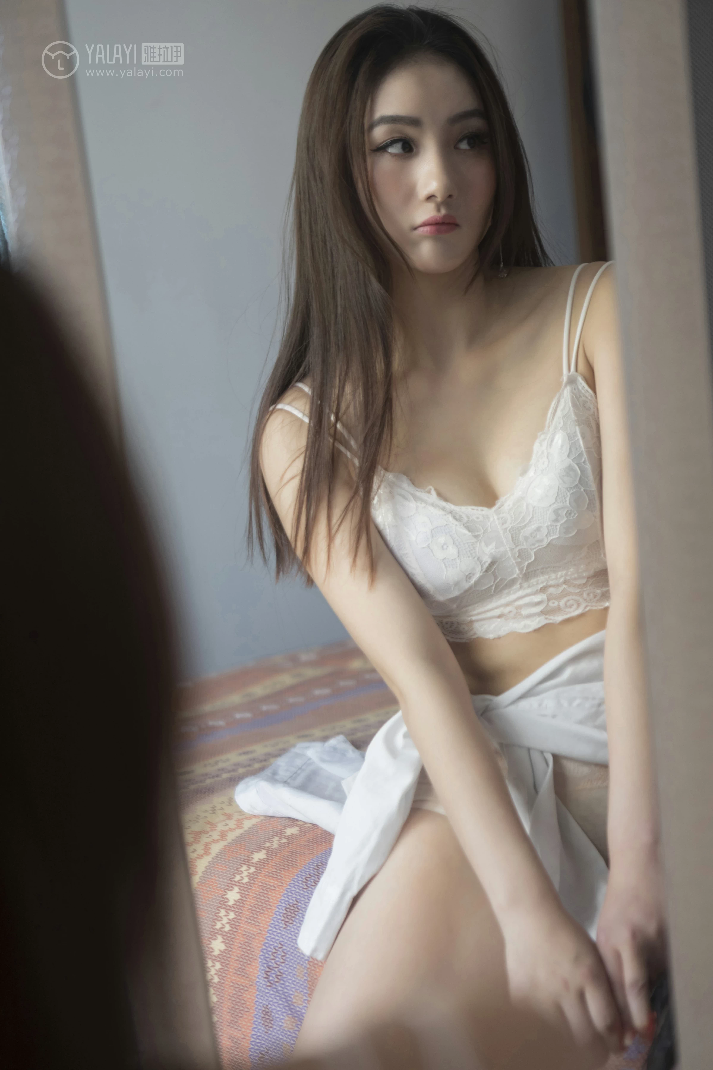 [YALAYI雅拉伊]No.252 白蔷薇 徐雅熙 白色衬衫加白色蕾丝内衣性感私房写真集第4张