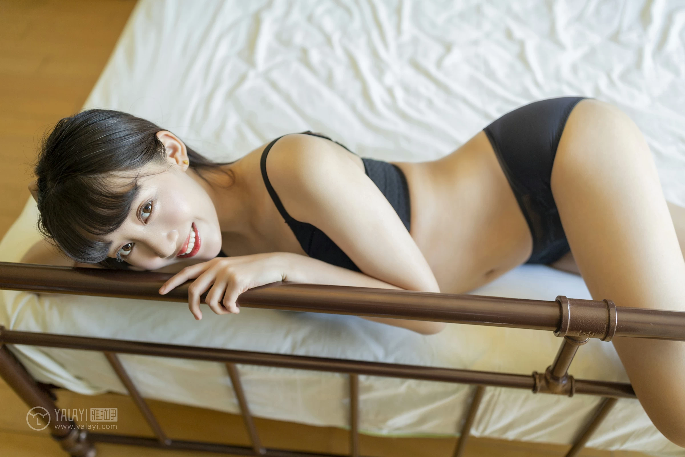 [YALAYI雅拉伊]No.259 美人如玉 温蒂 黑色性感内衣居家私房写真集第8张