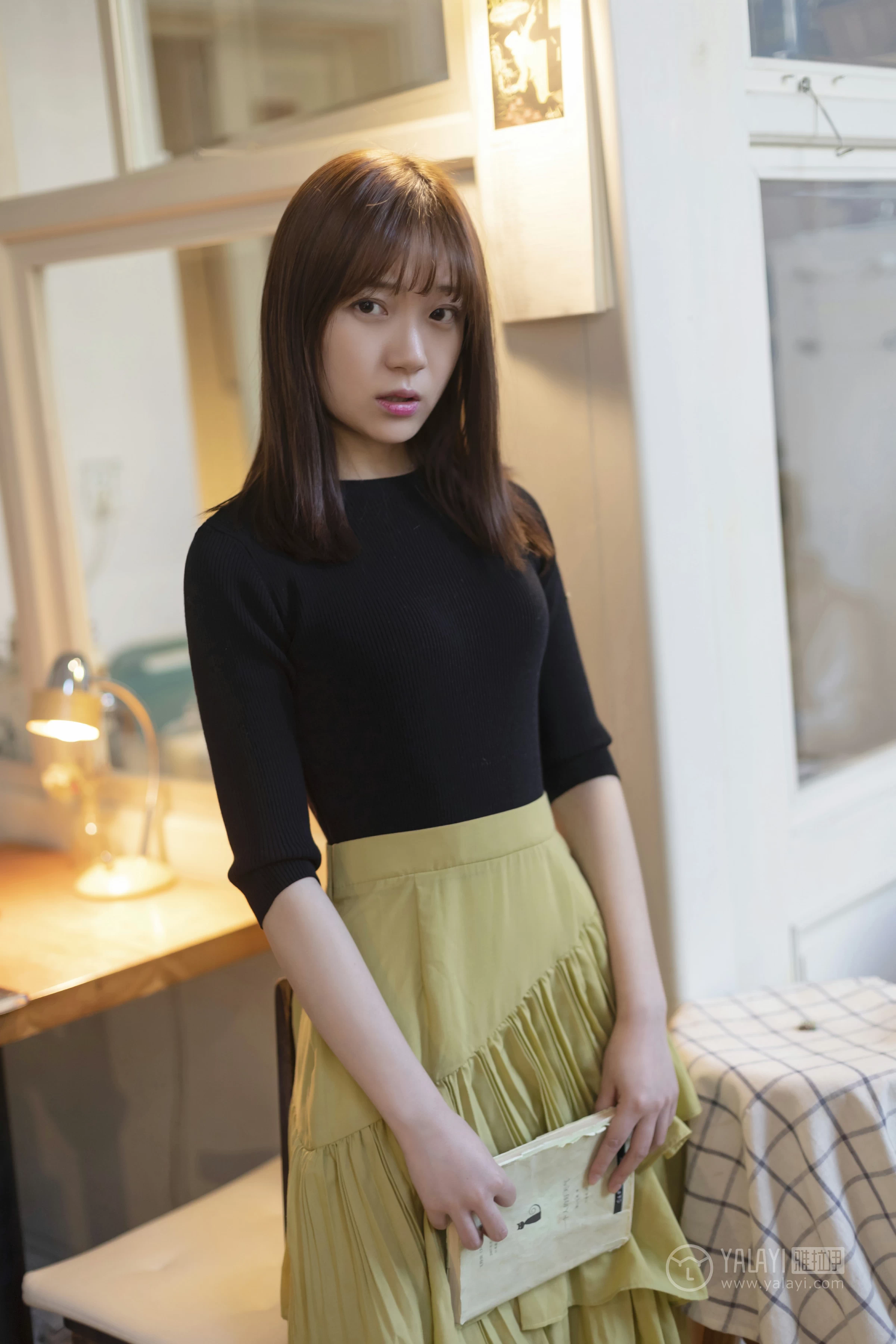 [YALAYI雅拉伊]No.265 旧情 刘开心 黑色紧身上衣加橙色短裙性感私房写真集第11张