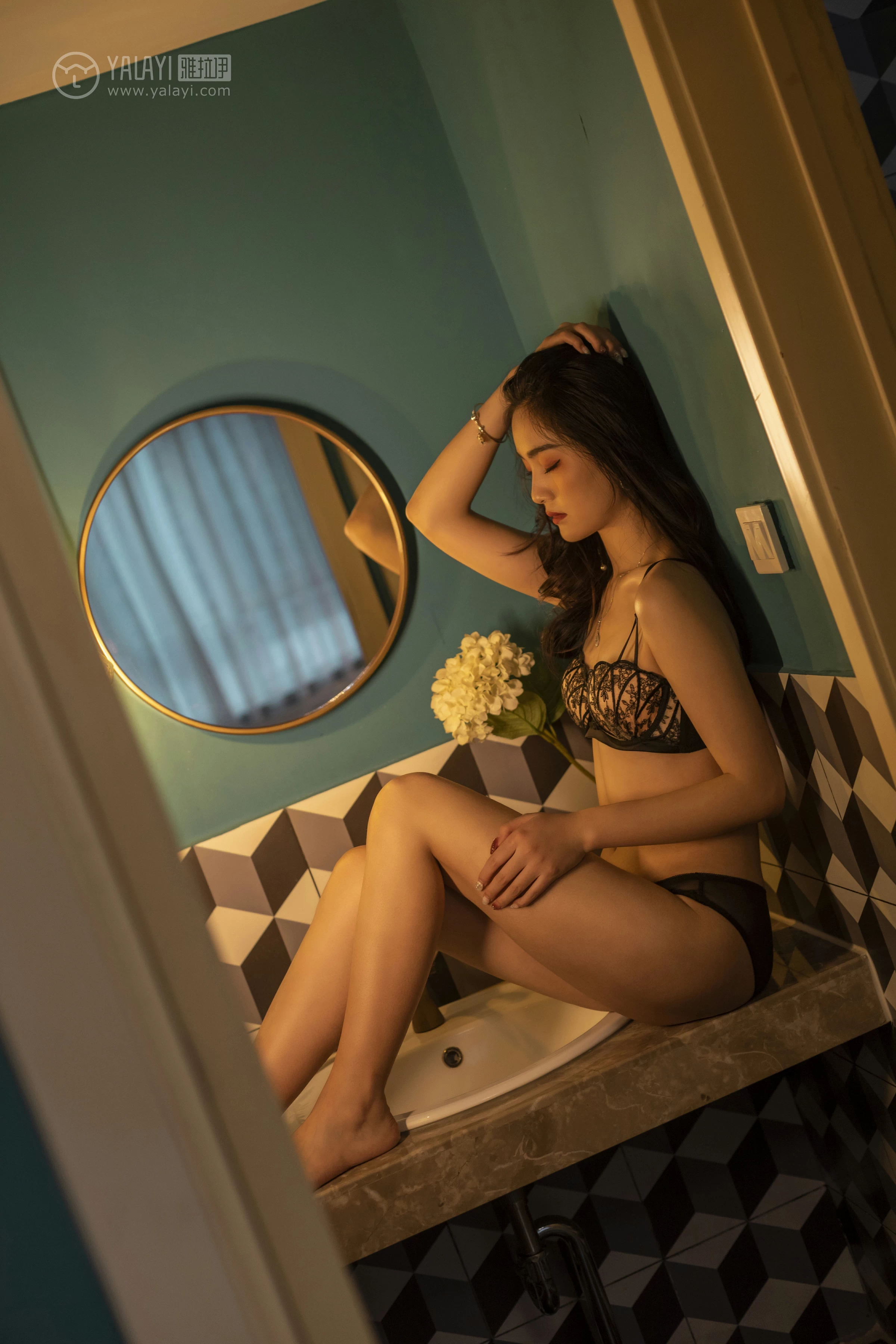 [YALAYI雅拉伊]No.266 情难自禁 项兴咏 黑色蕾丝内衣性感私房写真集第2张