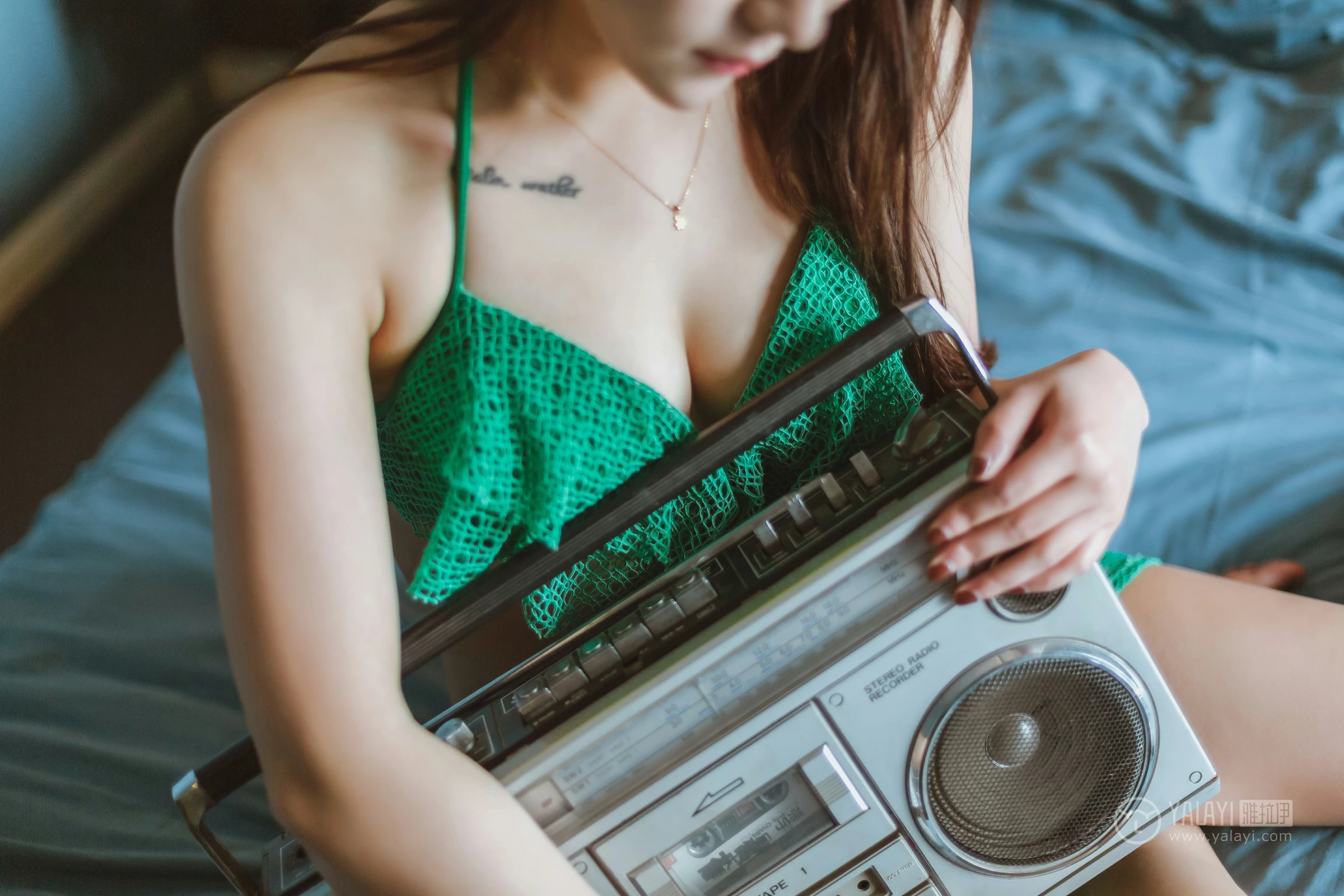 [YALAYI雅拉伊]No.276 80後 雅辛 青色镂空内衣加短裙性感私房写真集第6张