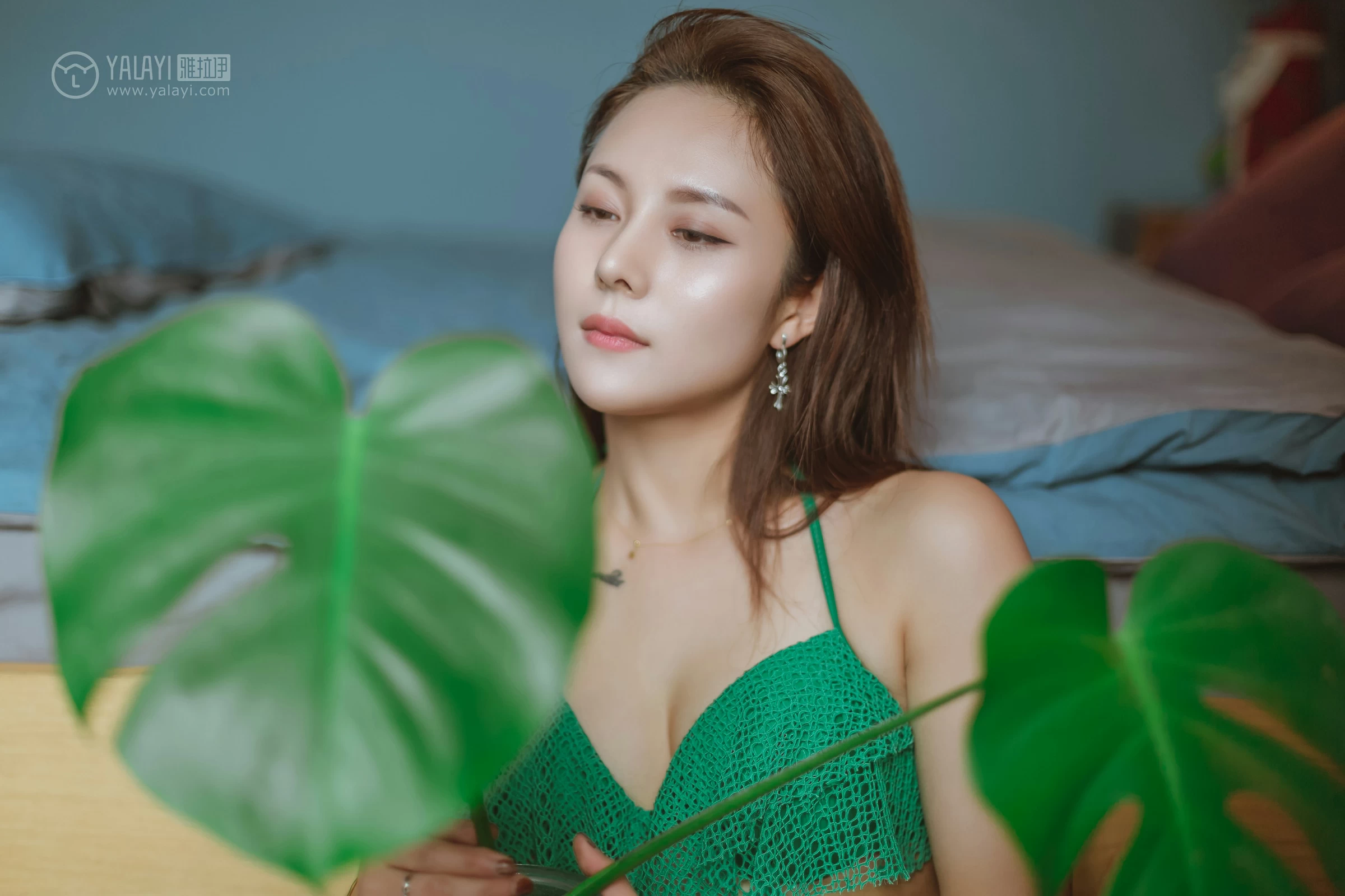 [YALAYI雅拉伊]No.276 80後 雅辛 青色镂空内衣加短裙性感私房写真集第3张