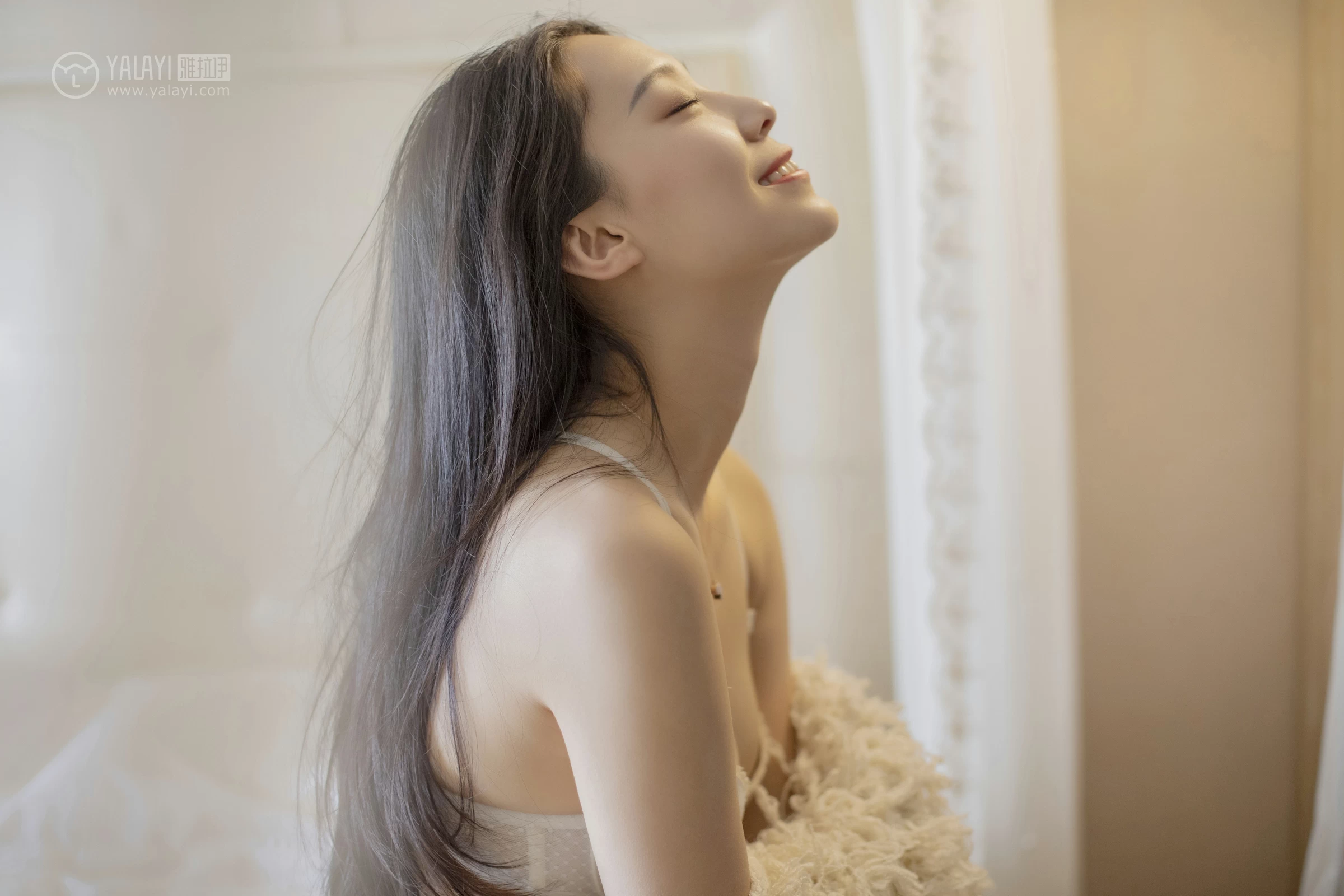 [YALAYI雅拉伊]No.281 你的样子 楚薇 米色睡衣加白色蕾丝内衣性感私房写真集第9张