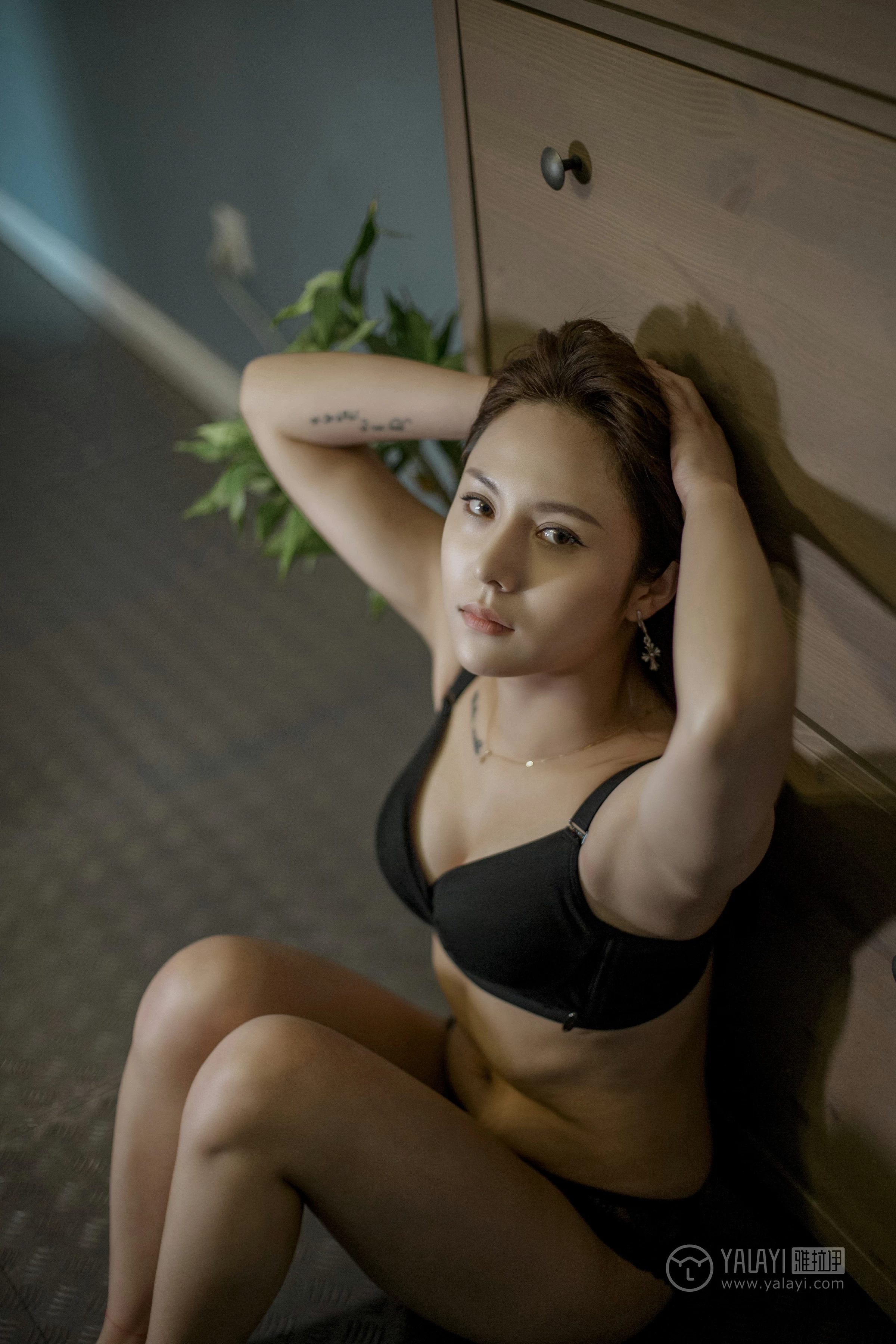 [YALAYI雅拉伊]No.287 有毒 雅辛 黑色内衣加黑色蕾丝内裤性感私房写真集第9张