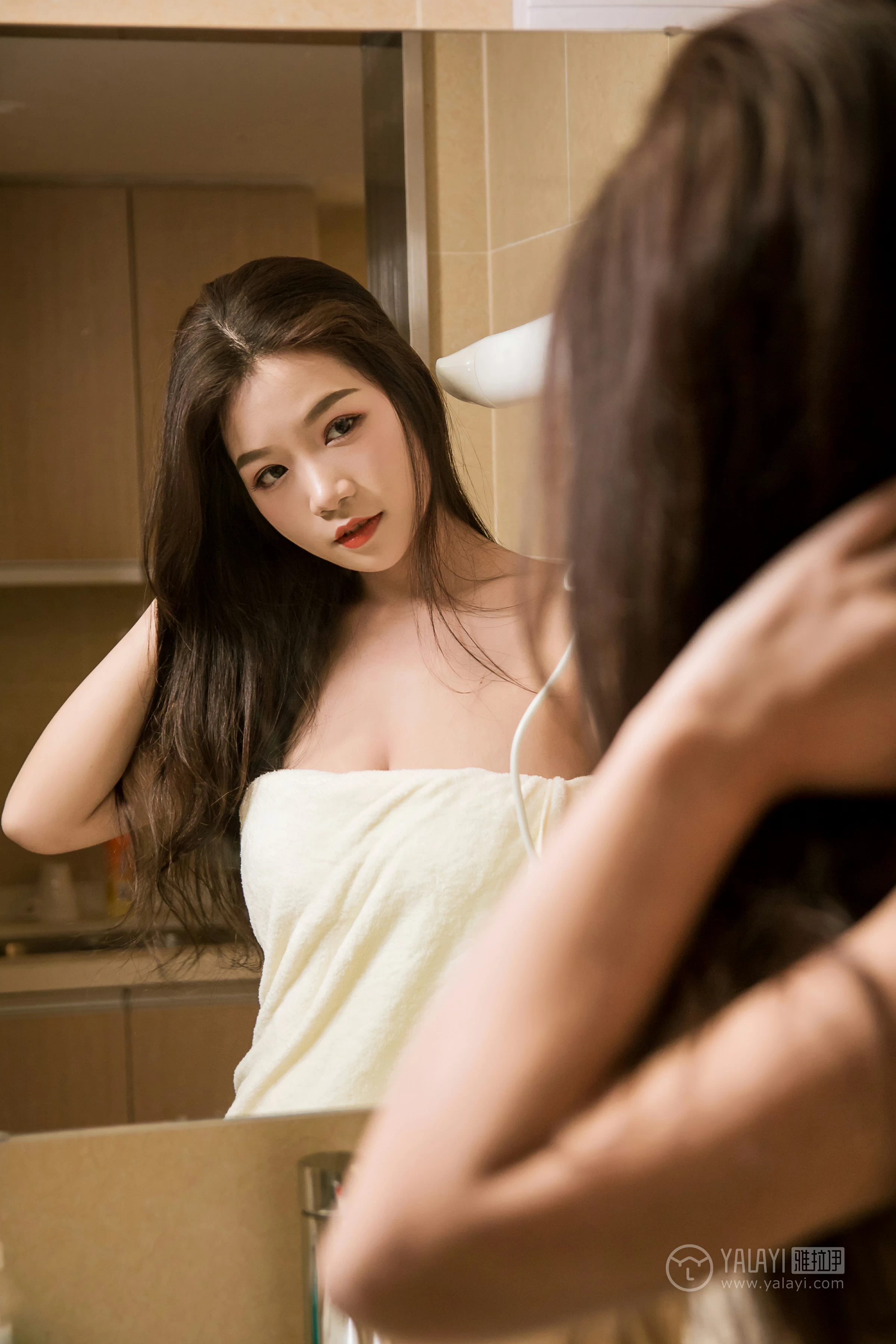 [YALAYI雅拉伊]No.304 裹着它 慧儿 白色浴袍加红色蕾丝内衣性感私房写真集第10张