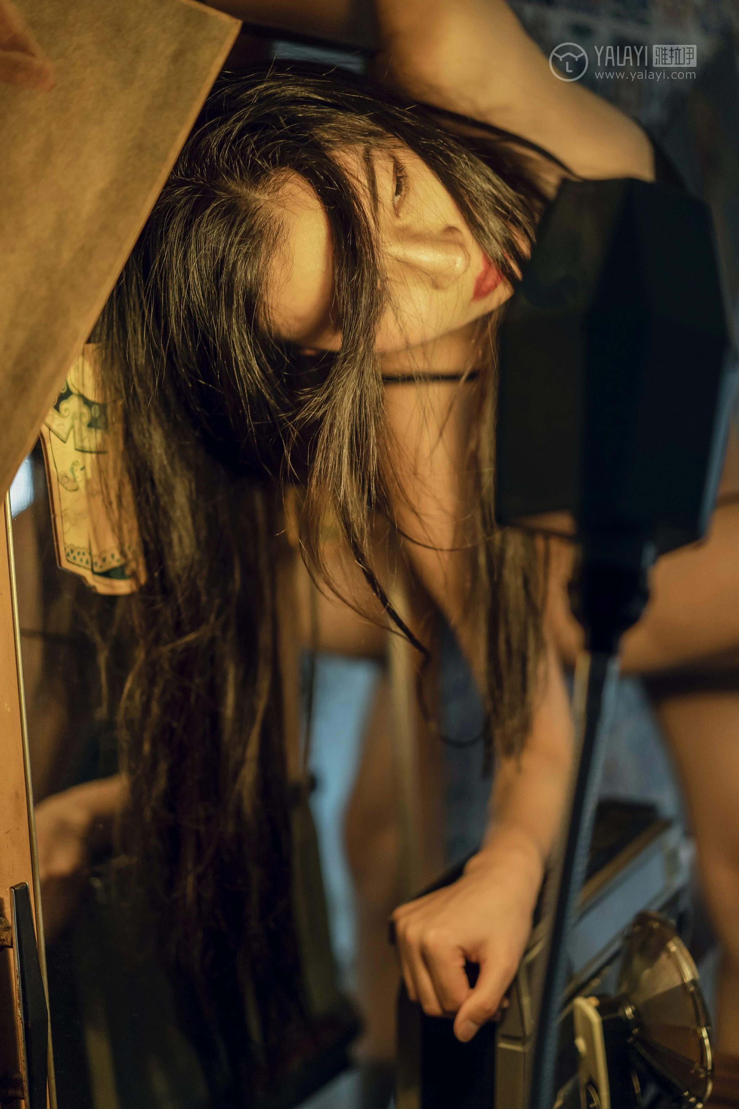 [YALAYI雅拉伊]No.302 挣扎中自我救赎 小竹 黑色镂空情趣内衣性感私房写真集第3张