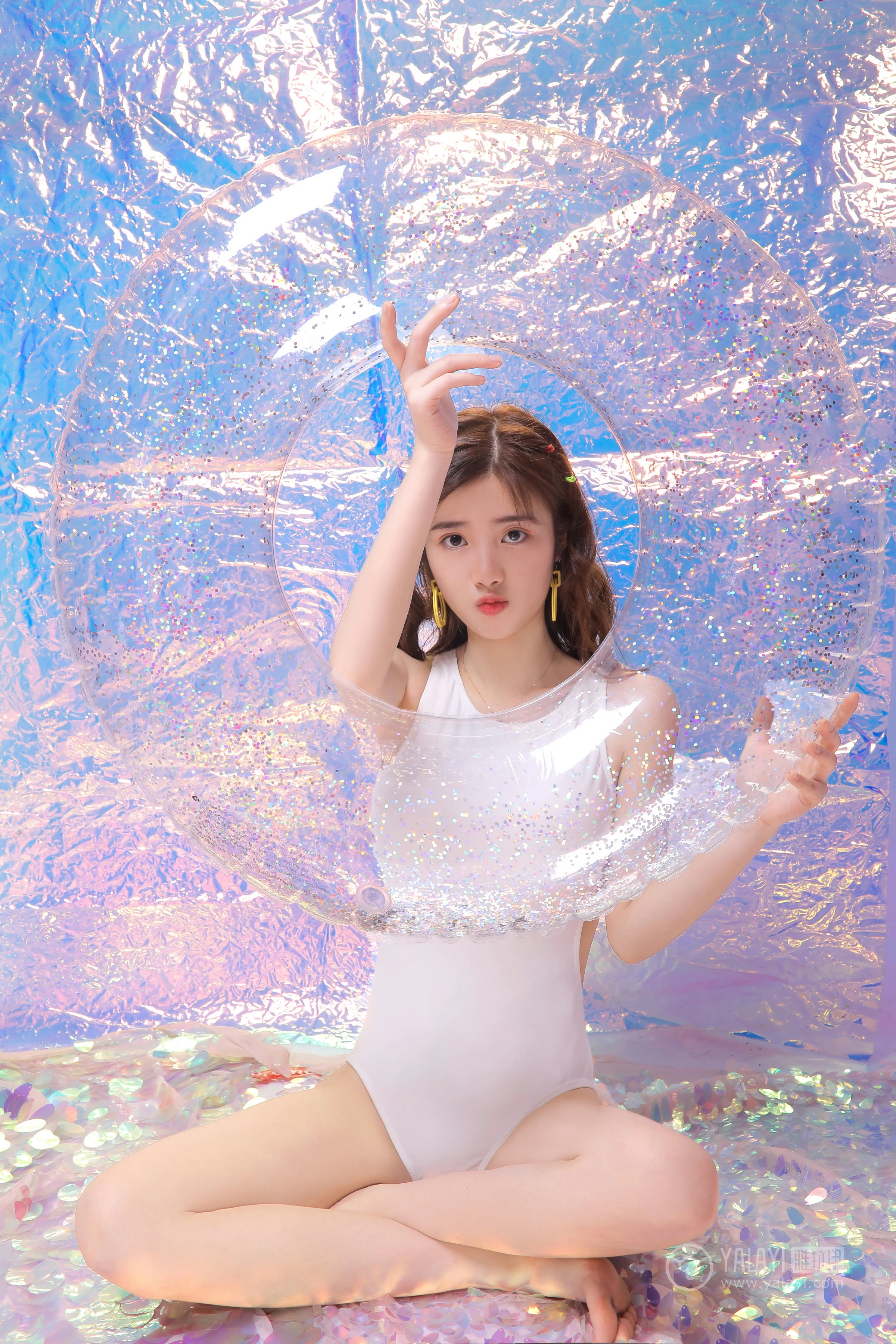 [YALAYI雅拉伊]No.307 闪亮女孩 圈圈 白色连体比基尼泳装性感私房写真集第3张