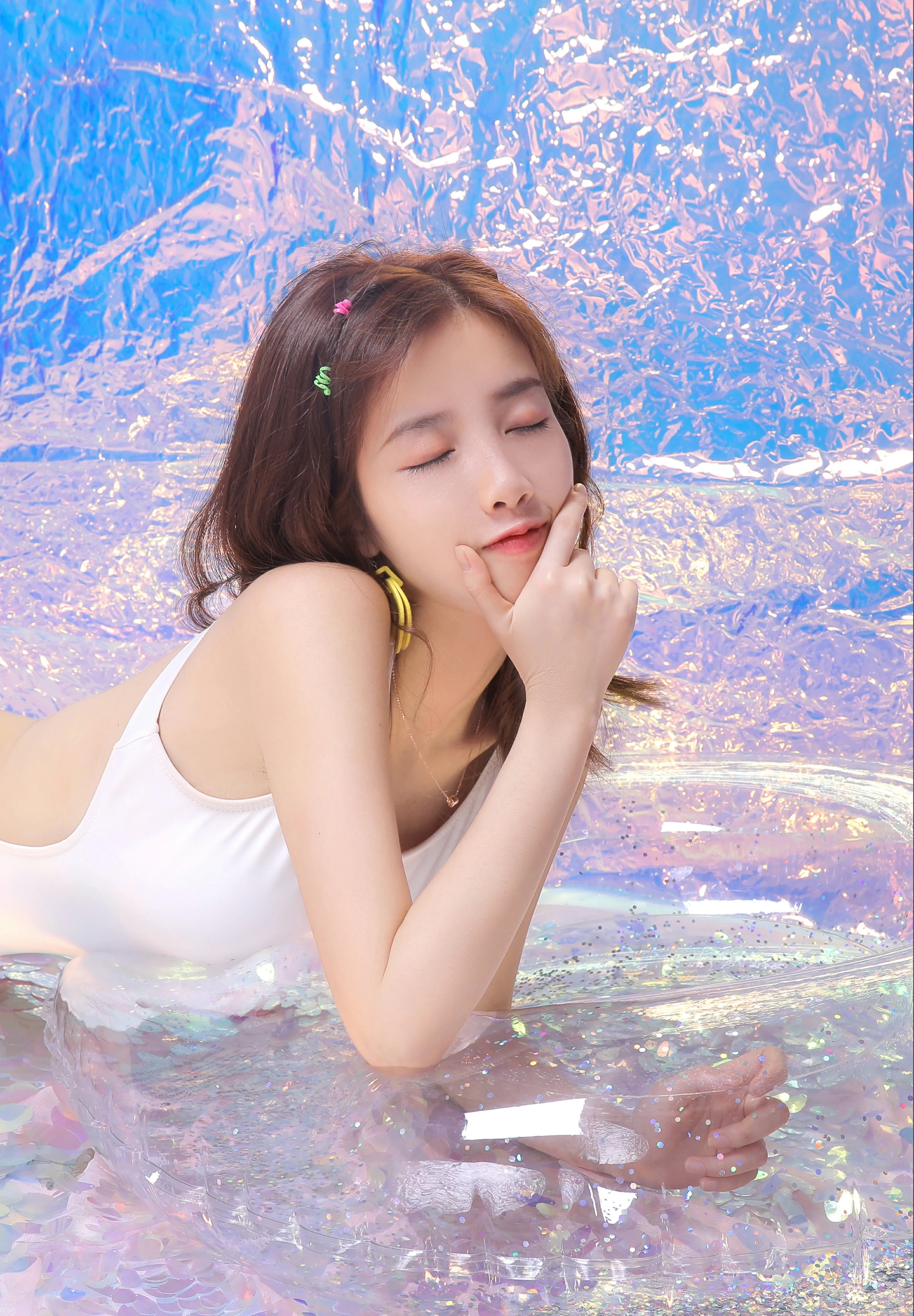 [YALAYI雅拉伊]No.307 闪亮女孩 圈圈 白色连体比基尼泳装性感私房写真集第7张