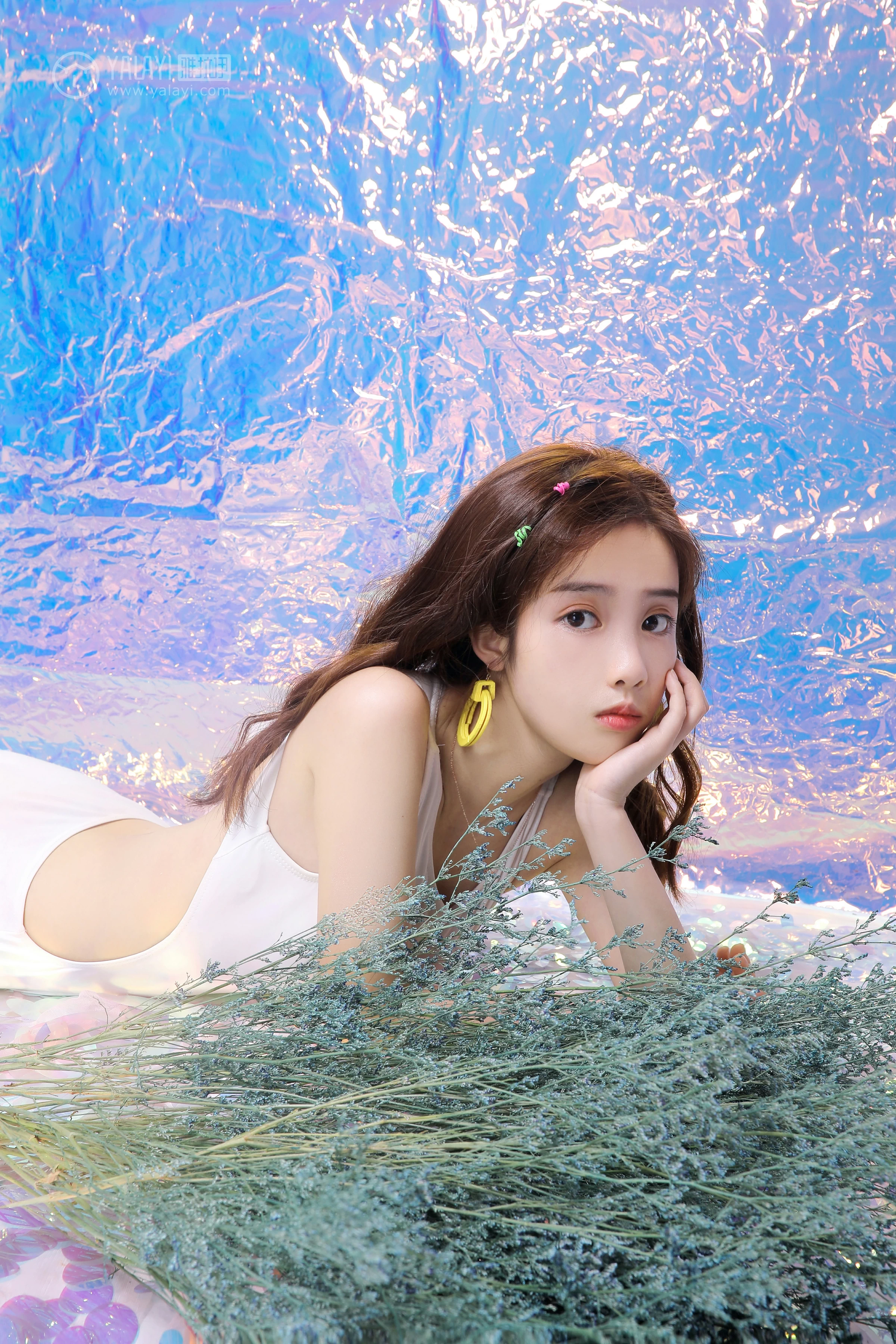 [YALAYI雅拉伊]No.307 闪亮女孩 圈圈 白色连体比基尼泳装性感私房写真集第11张