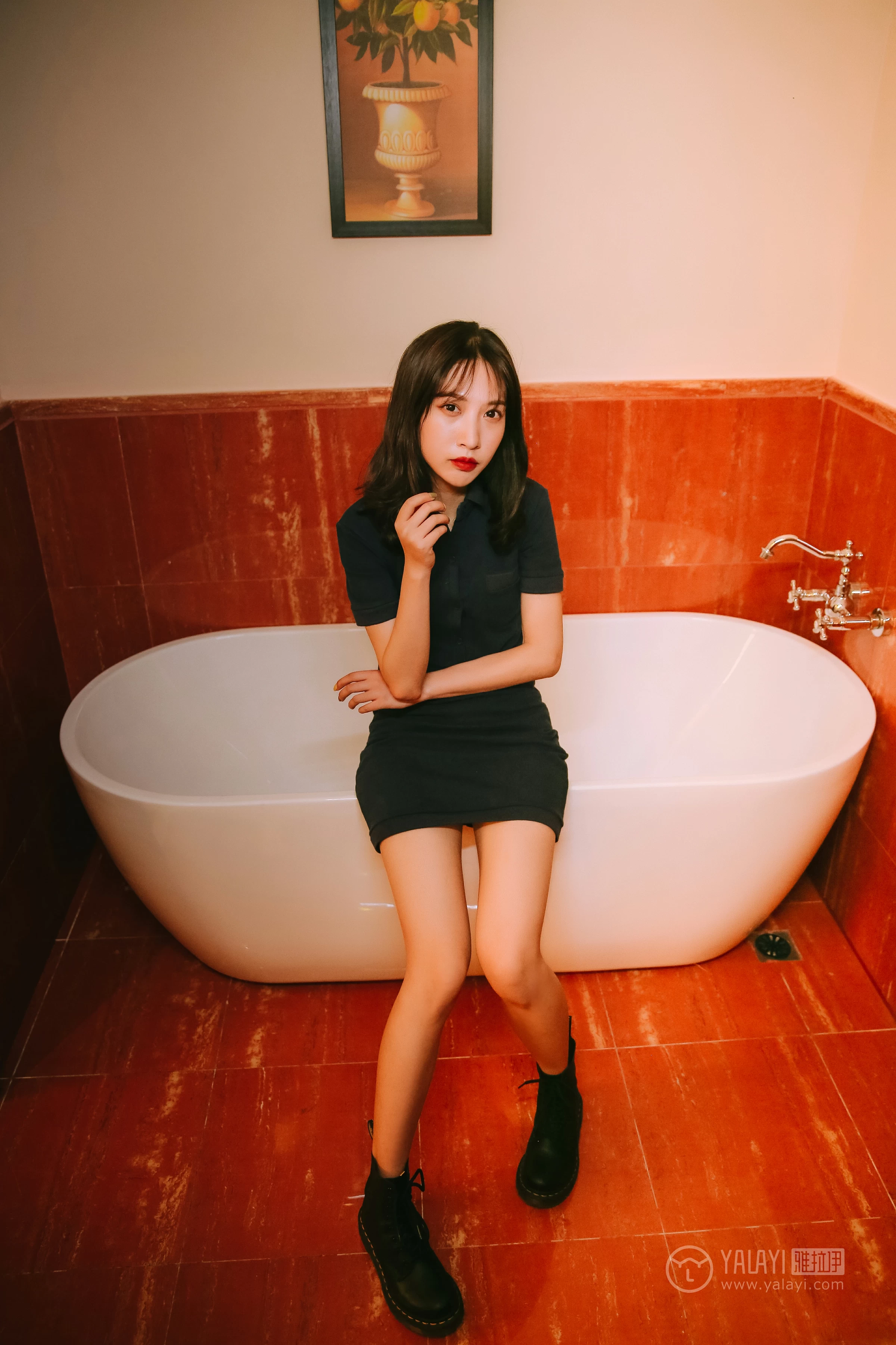 [YALAYI雅拉伊]No.308 蓝色房子 蓝心 黑色外套加蓝色连身制服裙性感私房写真集第11张