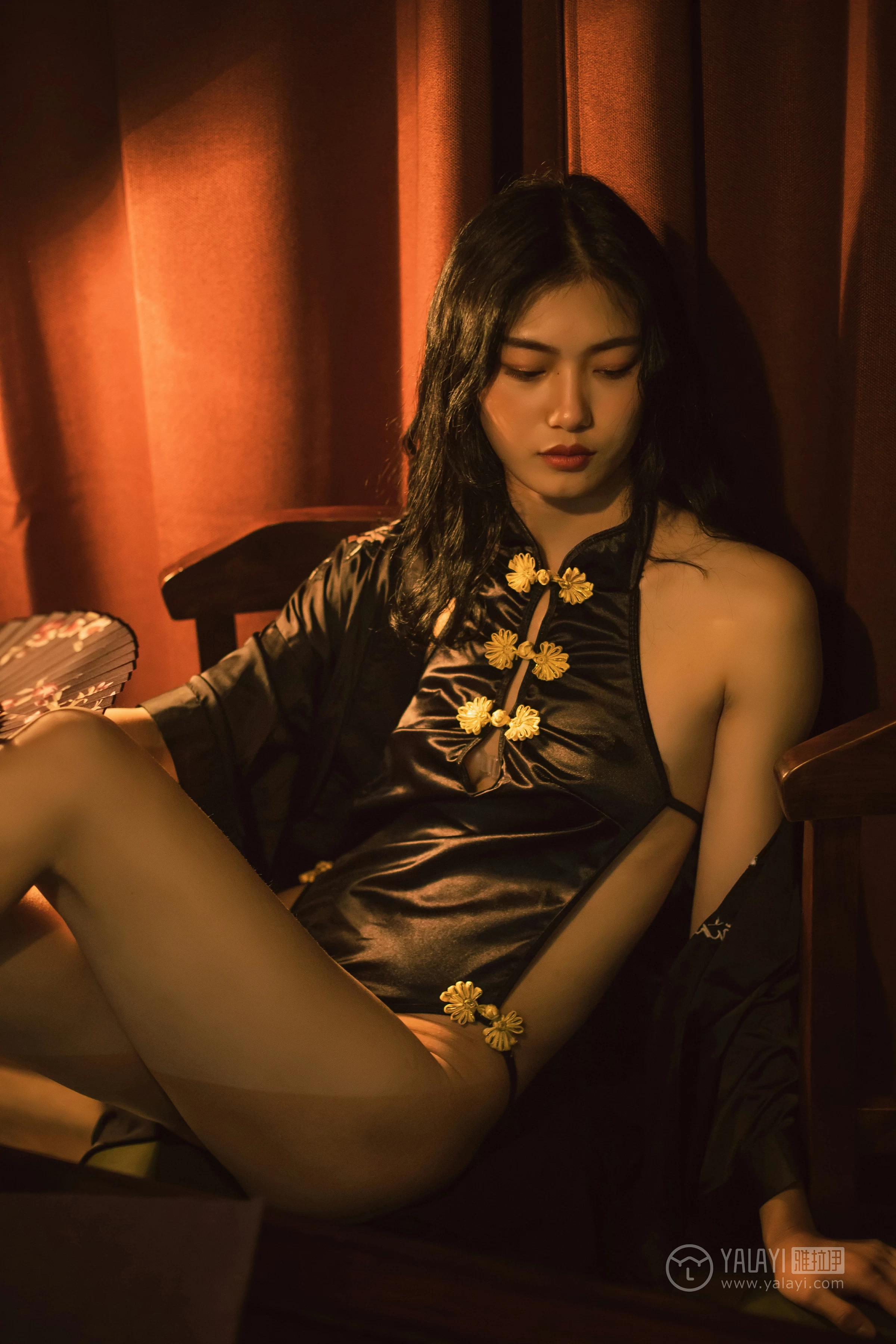 [YALAYI雅拉伊]No.309 夜来香 和风 黑色睡衣加黑色情趣旗袍性感私房写真集第2张