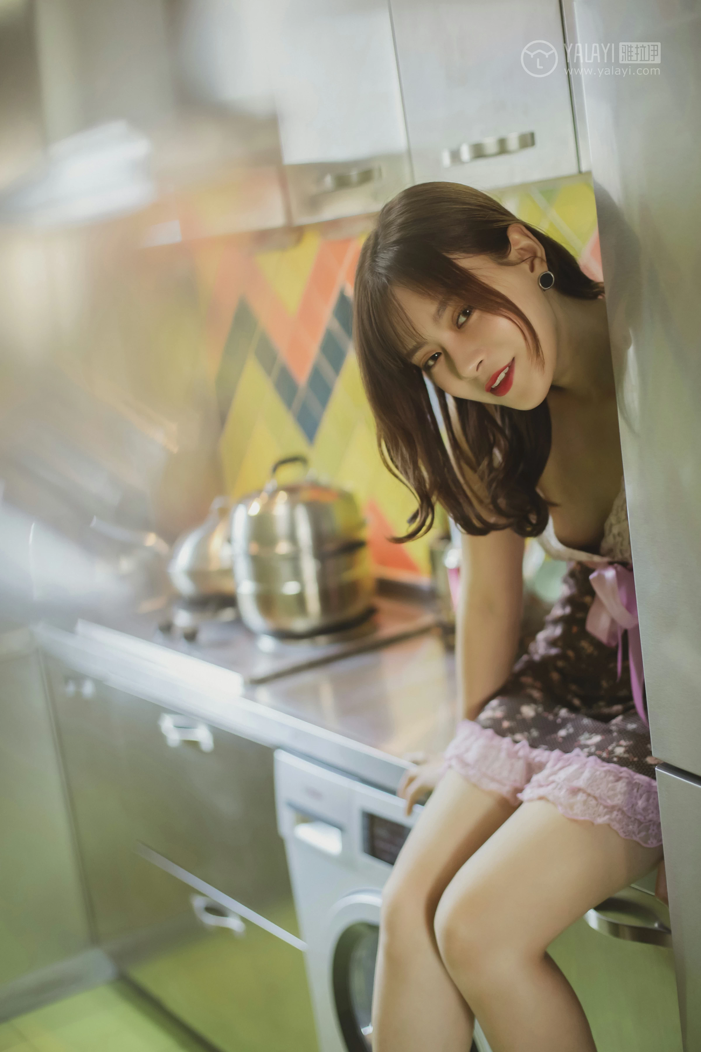 [YALAYI雅拉伊]No.312 私人 芷琳 粉色吊带透视睡衣加红色蕾丝内衣性感私房写真集第11张