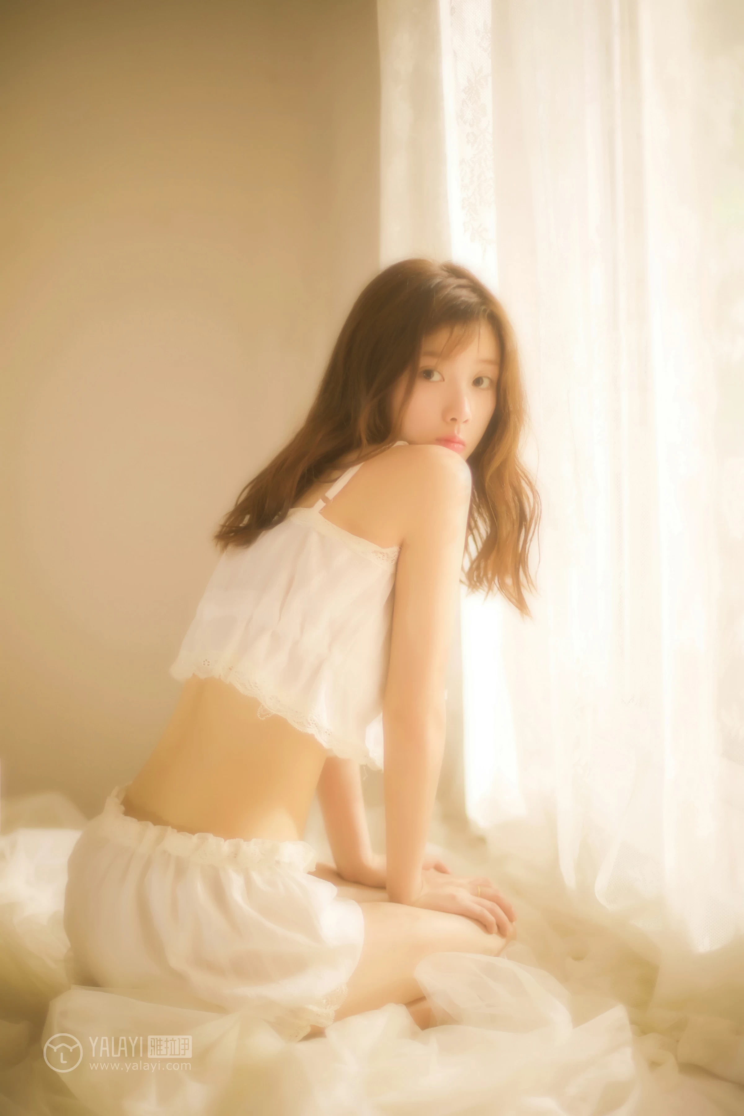 [YALAYI雅拉伊]No.315 夏日蜜语 圈圈 白色透视吊带内衣加短裤清纯靓丽私房写真集第12张