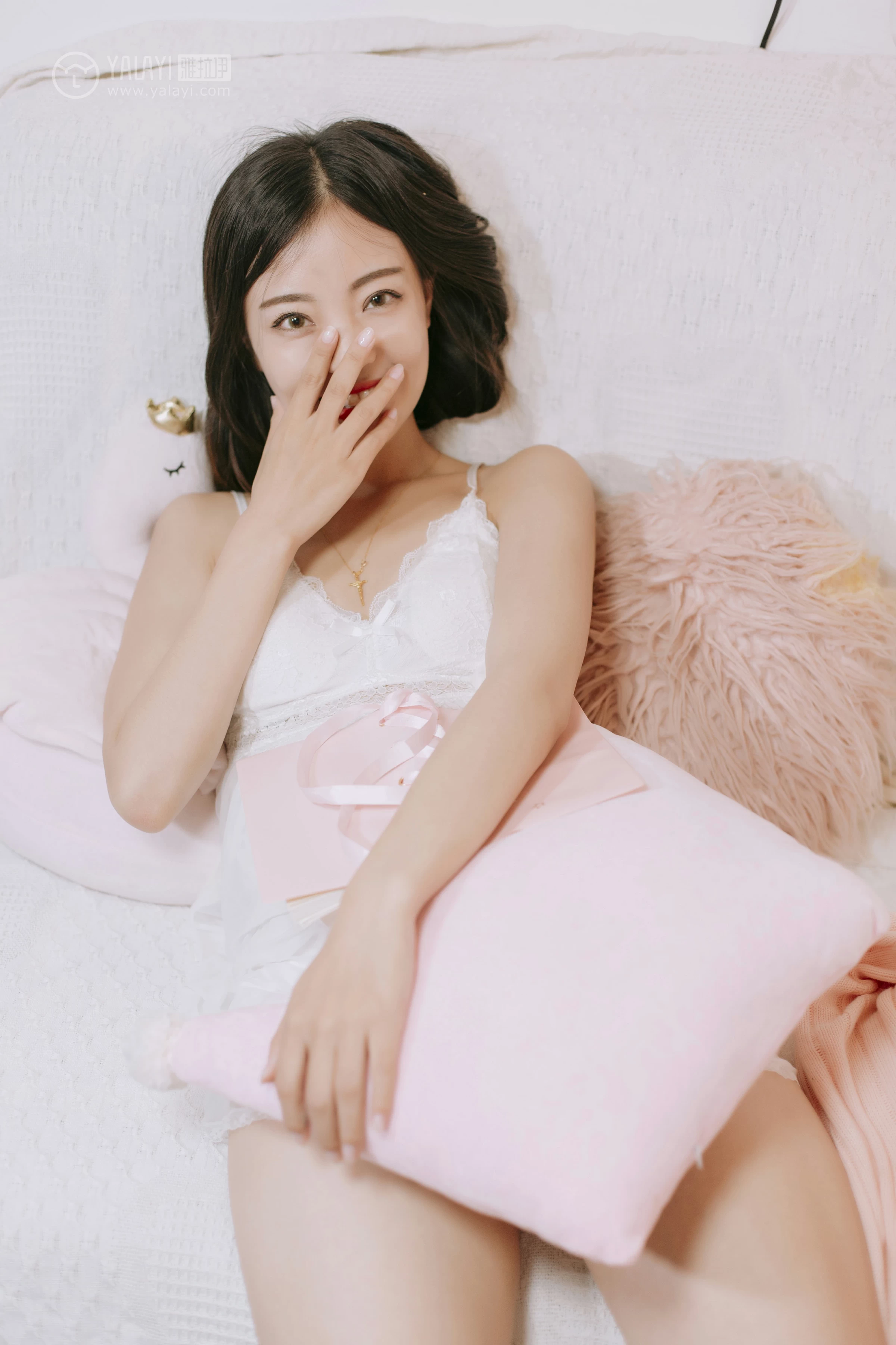 [YALAYI雅拉伊]No.334 浪漫满屋 高若童 白色吊带透视睡衣裙性感私房写真集第2张