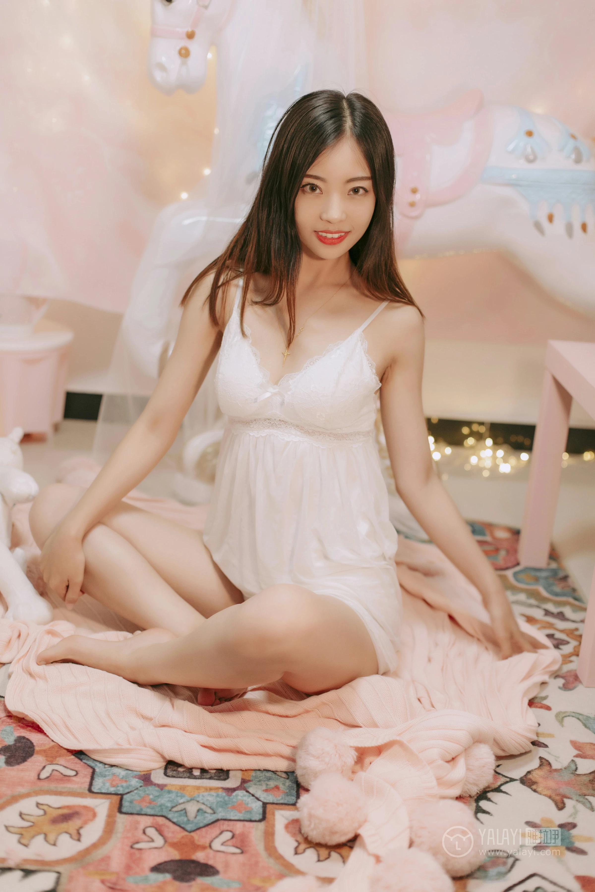 [YALAYI雅拉伊]No.334 浪漫满屋 高若童 白色吊带透视睡衣裙性感私房写真集第15张