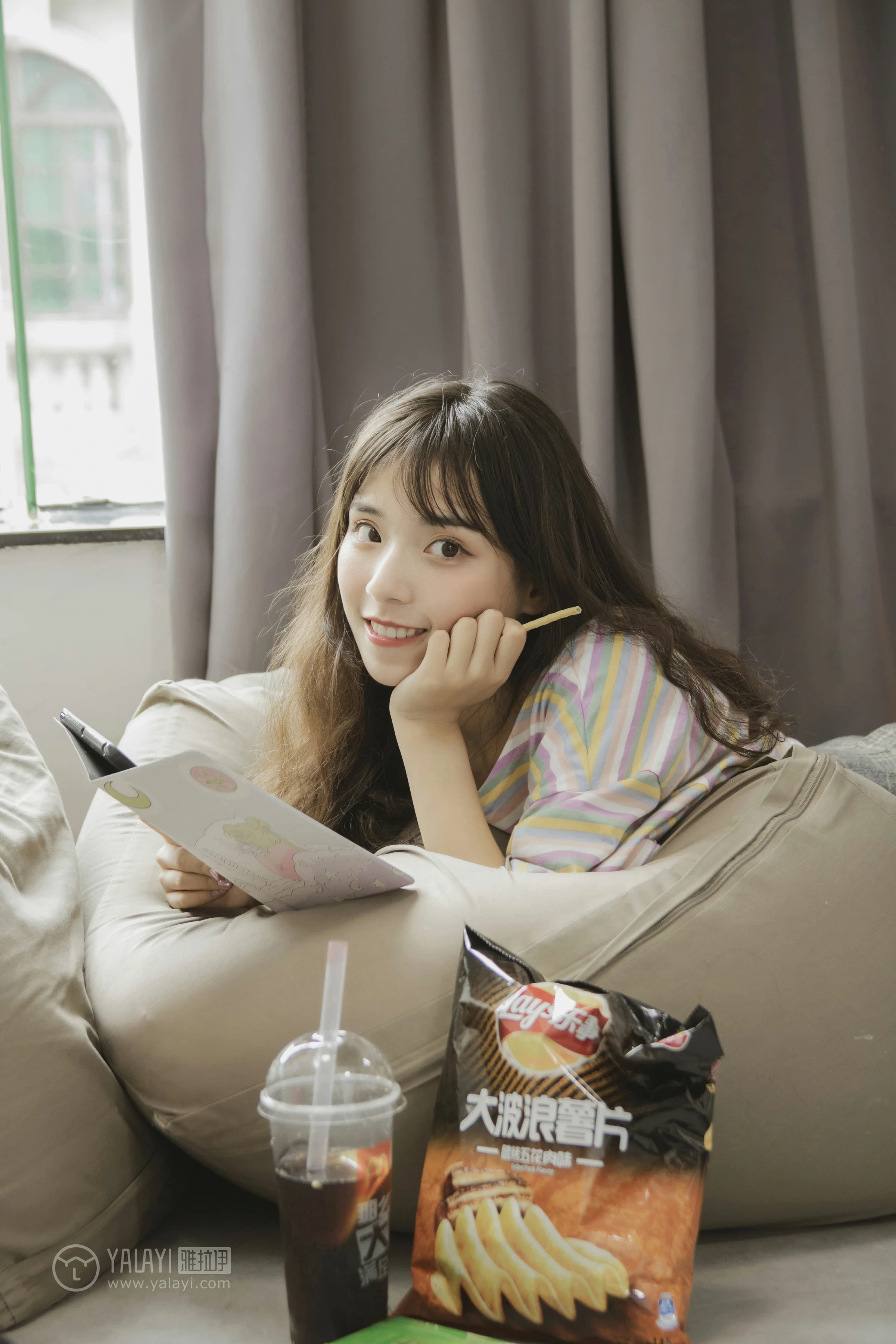 [YALAYI雅拉伊]No.340 氧气女孩 阿橙 条纹短袖加灰色短裙清纯可爱私房写真集第9张