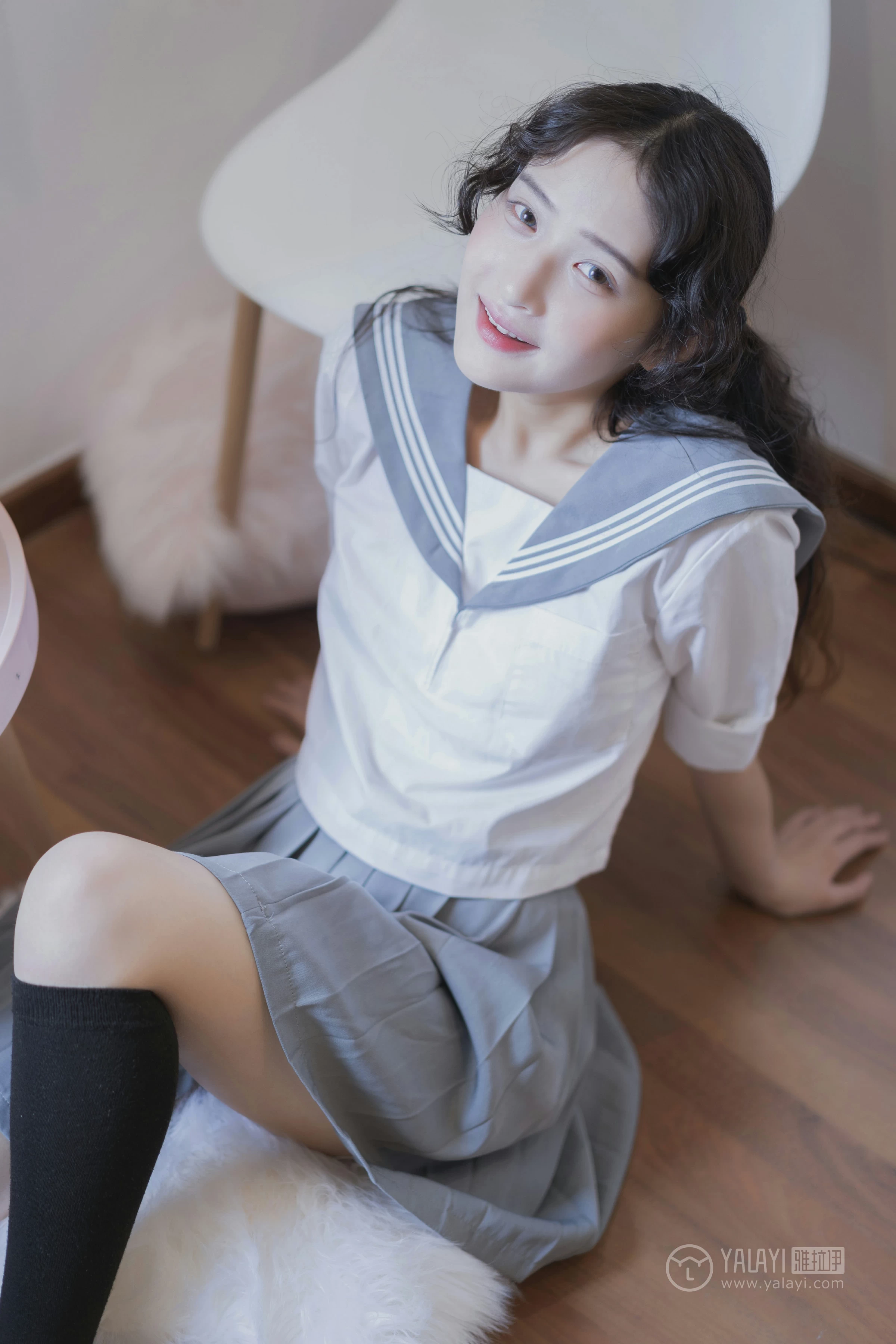 [YALAYI雅拉伊]No.349 清纯学生妹 西子 高中女生制服与短裙性感私房写真集第15张