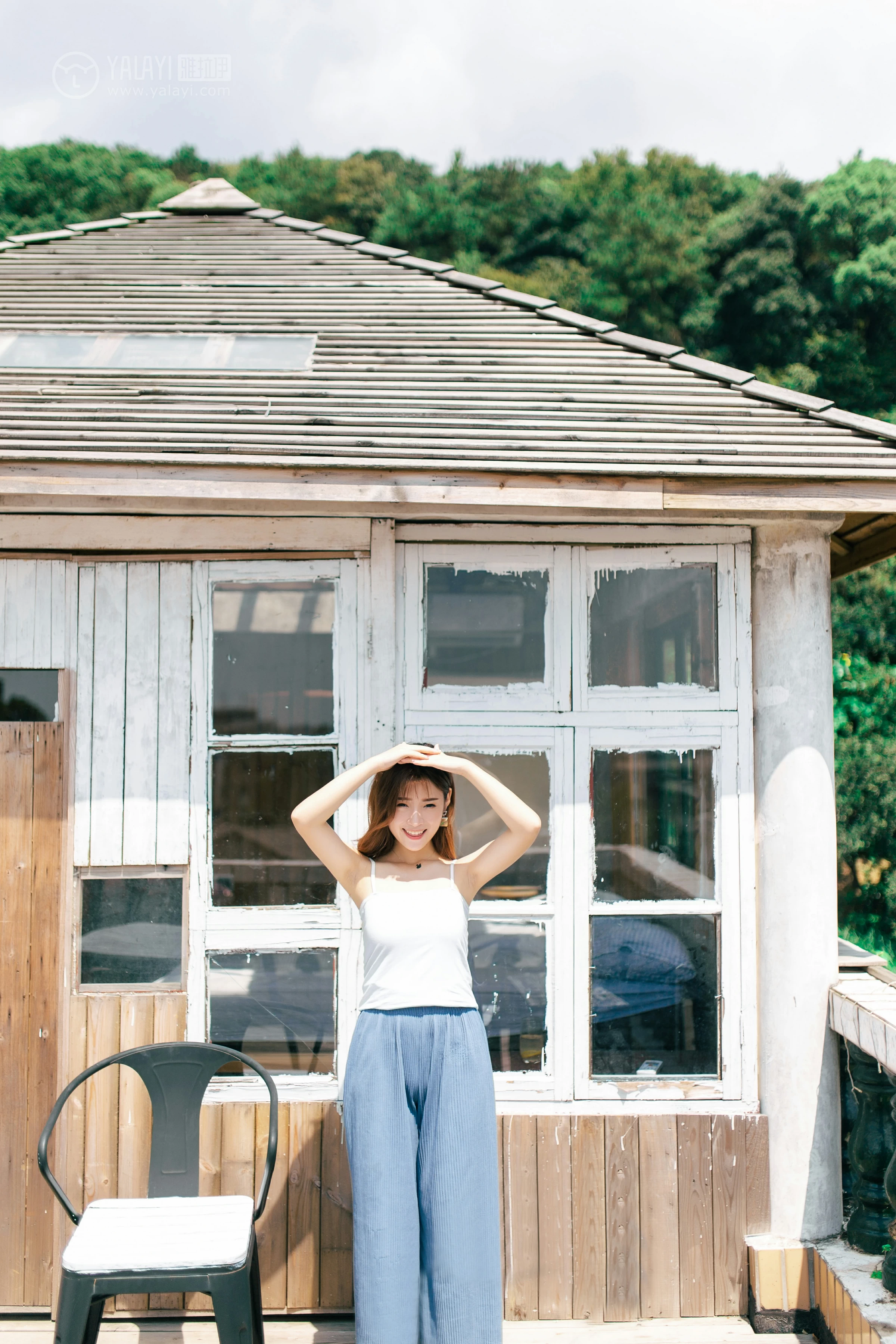 [YALAYI雅拉伊]No.354 向往的生活 朵朵 白色性感小背心与透视镂空连衣裙私房写真集第7张