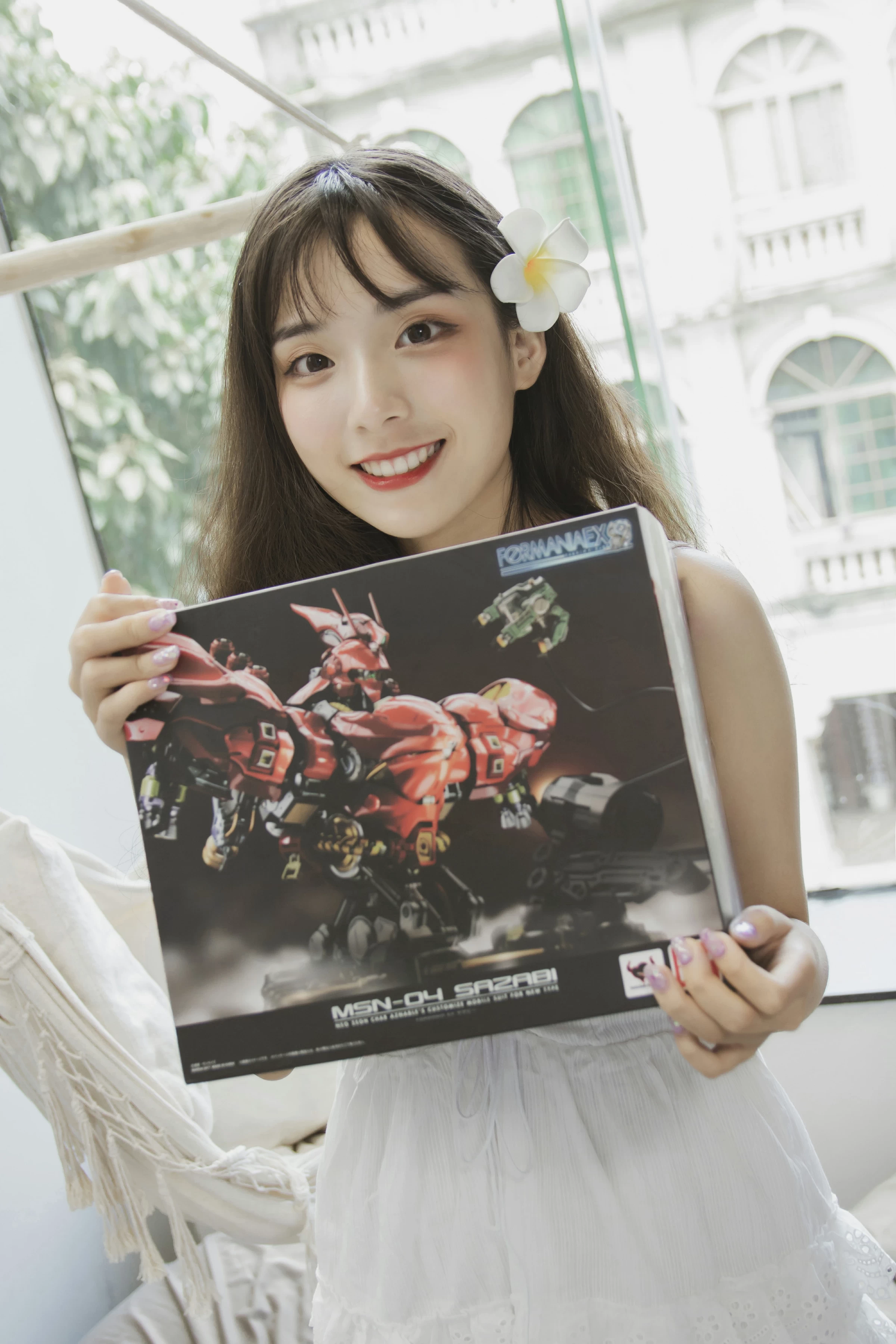 [YALAYI雅拉伊]No.357 我的高达女友 阿橙 白色吊带蕾丝连衣裙清纯可爱私房写真集第4张