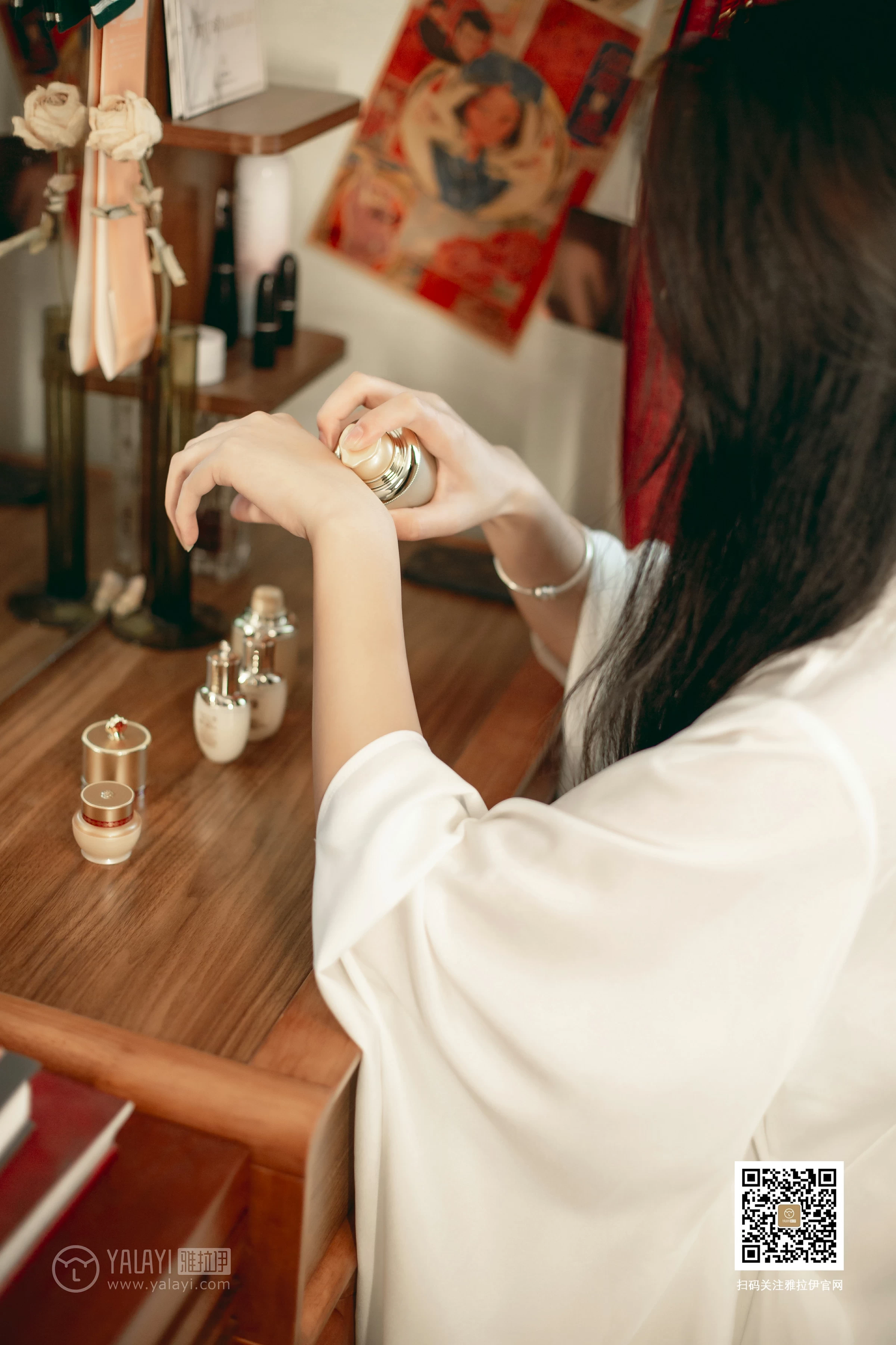 [YALAYI雅拉伊]No.361 Elegant 项兴咏 白色睡衣加白色吊带内衣性感私房写真集第3张