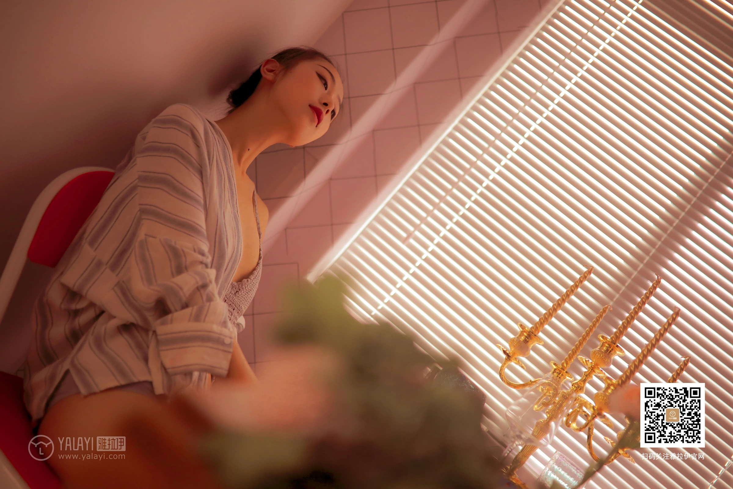 [YALAYI雅拉伊]No.365 情关难解 晓琪 黑色性感小背心与红色长裤加黑色内衣私房写真集第6张