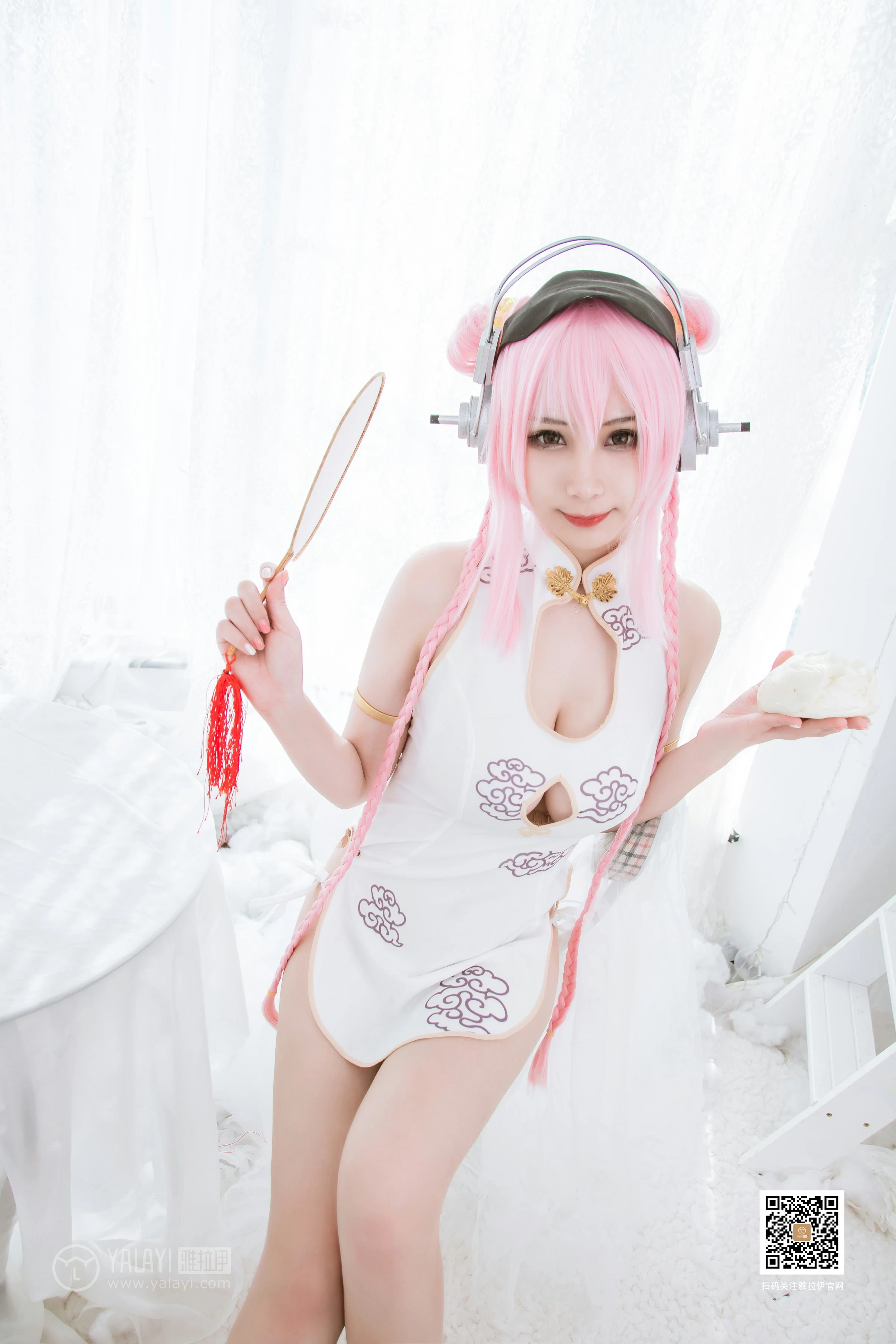 [YALAYI雅拉伊]No.376 超级索尼子 妮子 白色紧身情趣旗袍性感私房写真集第1张