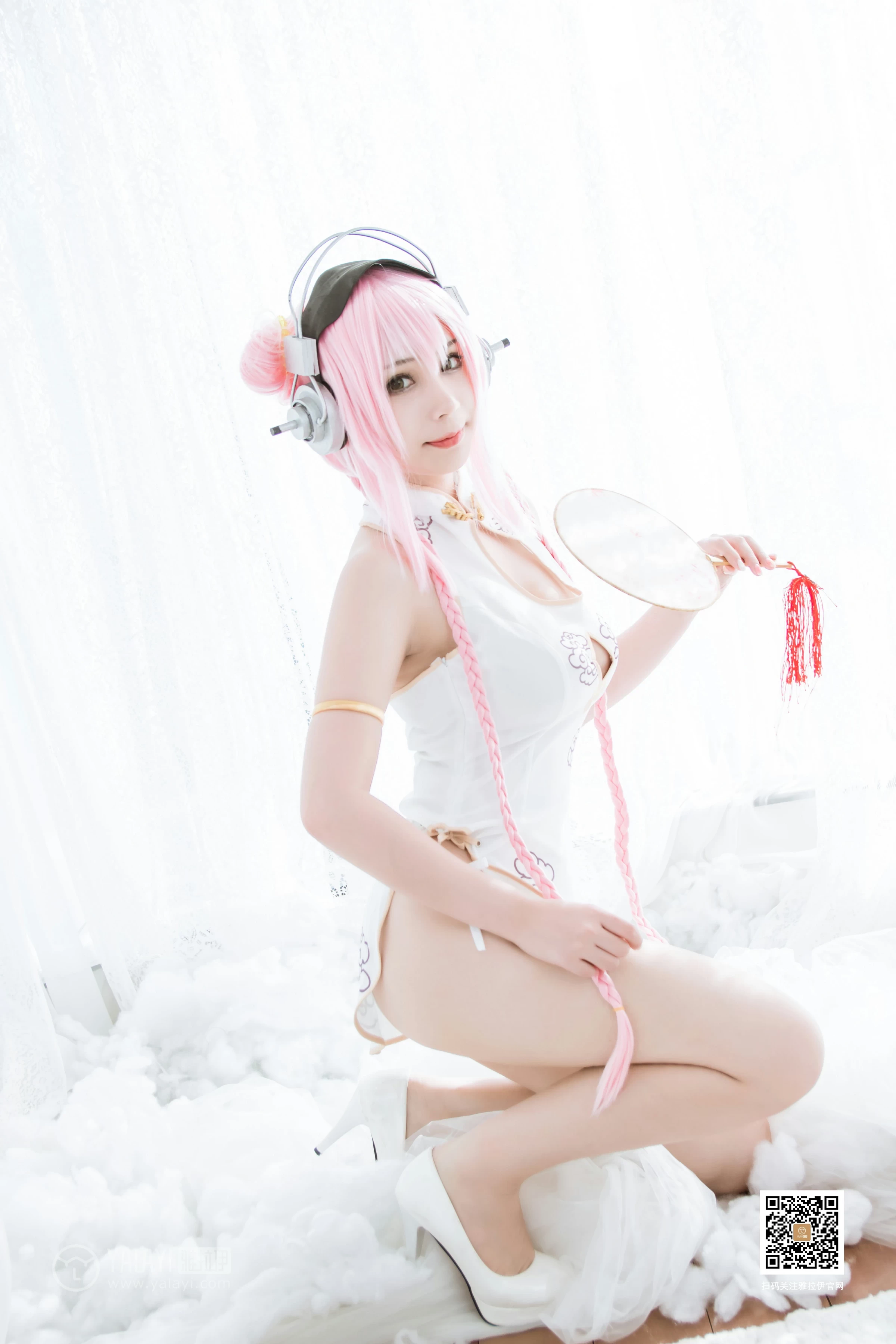 [YALAYI雅拉伊]No.376 超级索尼子 妮子 白色紧身情趣旗袍性感私房写真集第6张