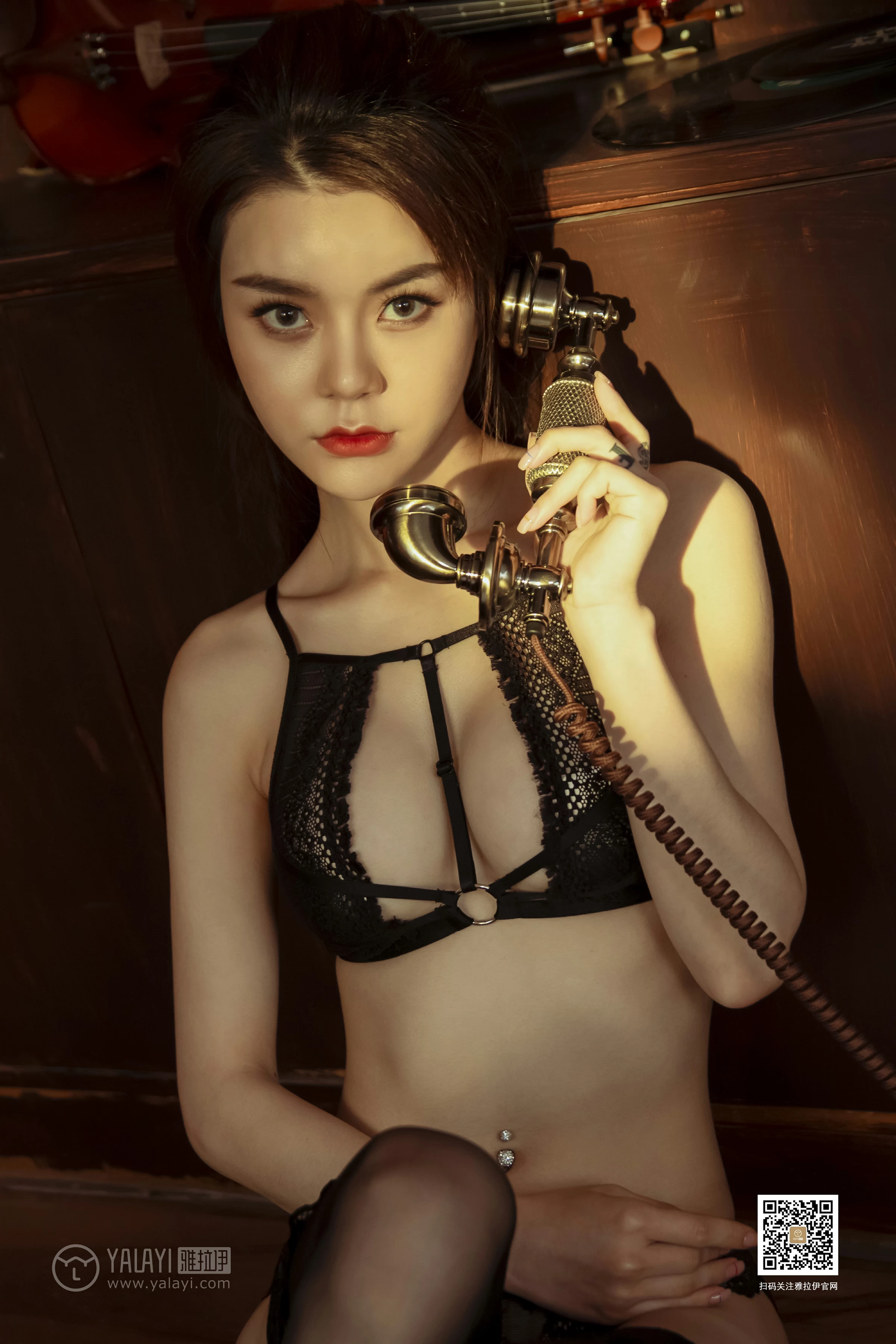 [YALAYI雅拉伊]No.372 撕开向日葵 蓉蓉 黑色蕾丝情趣内衣加黑色丝袜美腿性感私房写真集第13张