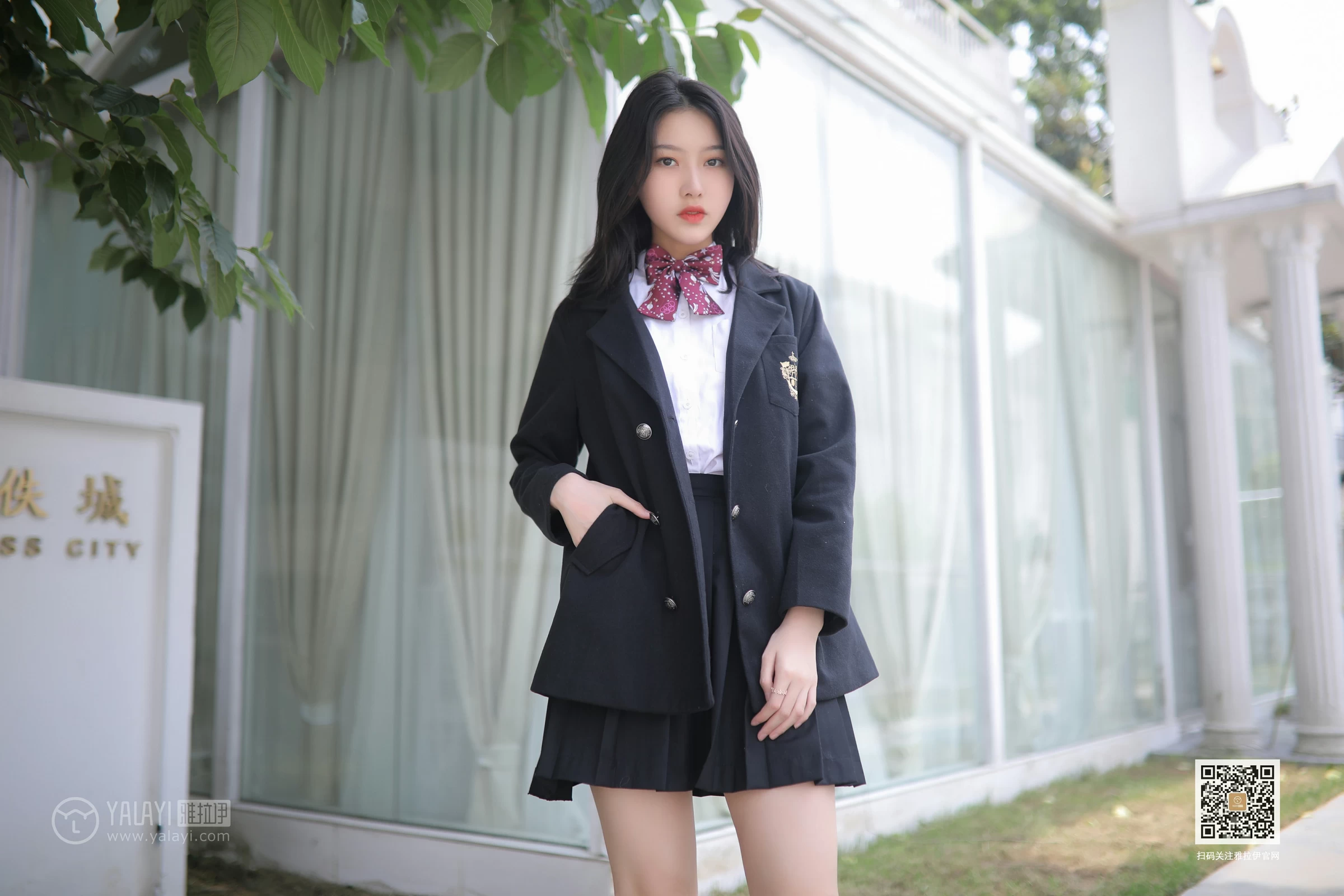 [YALAYI雅拉伊]No.387 毕业季 白璐 黑色高中女生制服与短裙加肉色丝袜美腿性感私房写真集第8张
