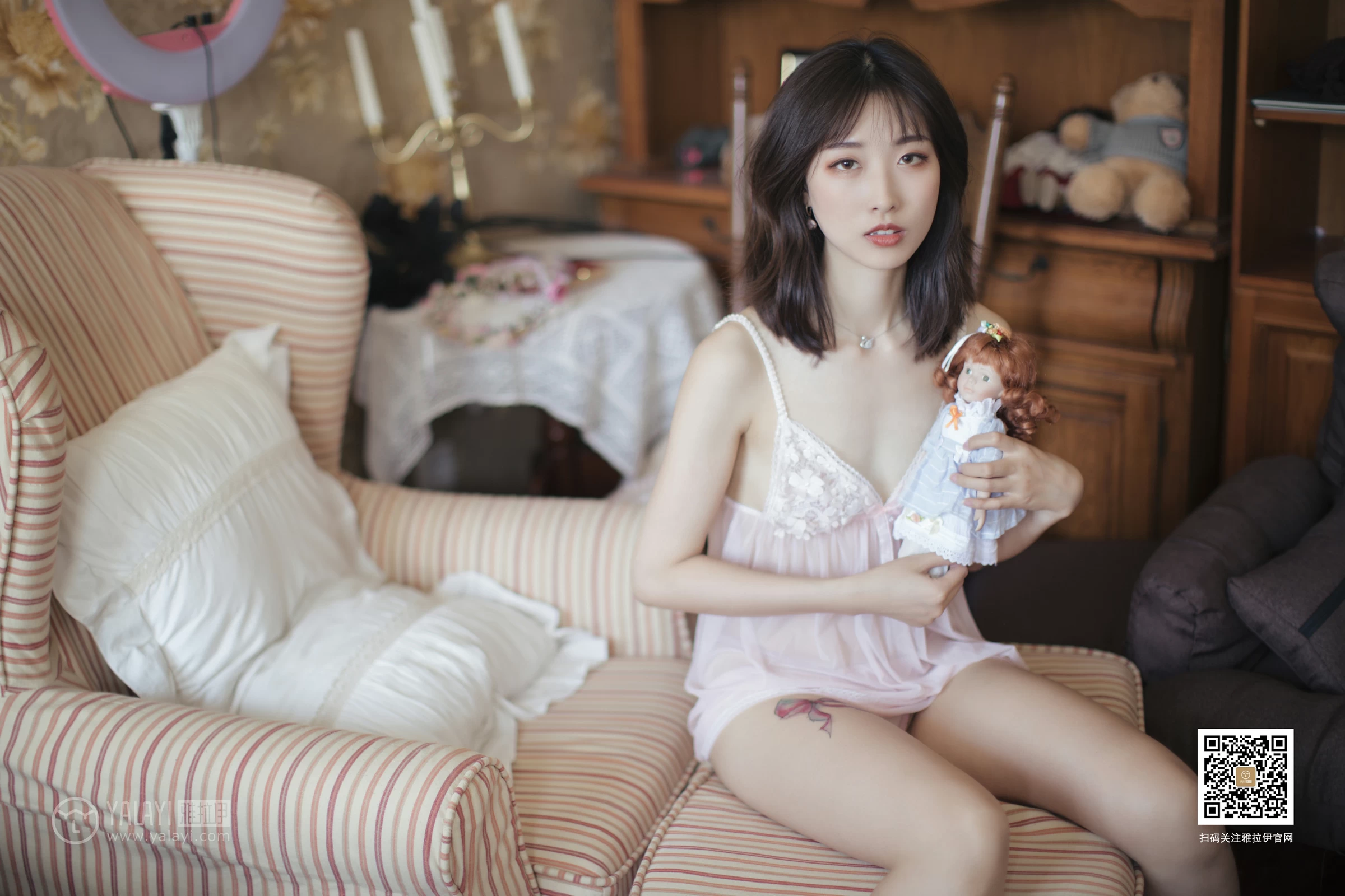 [YALAYI雅拉伊]No.388 闺房记乐 佳佳 粉色透视吊带睡衣裙性感私房写真集第1张