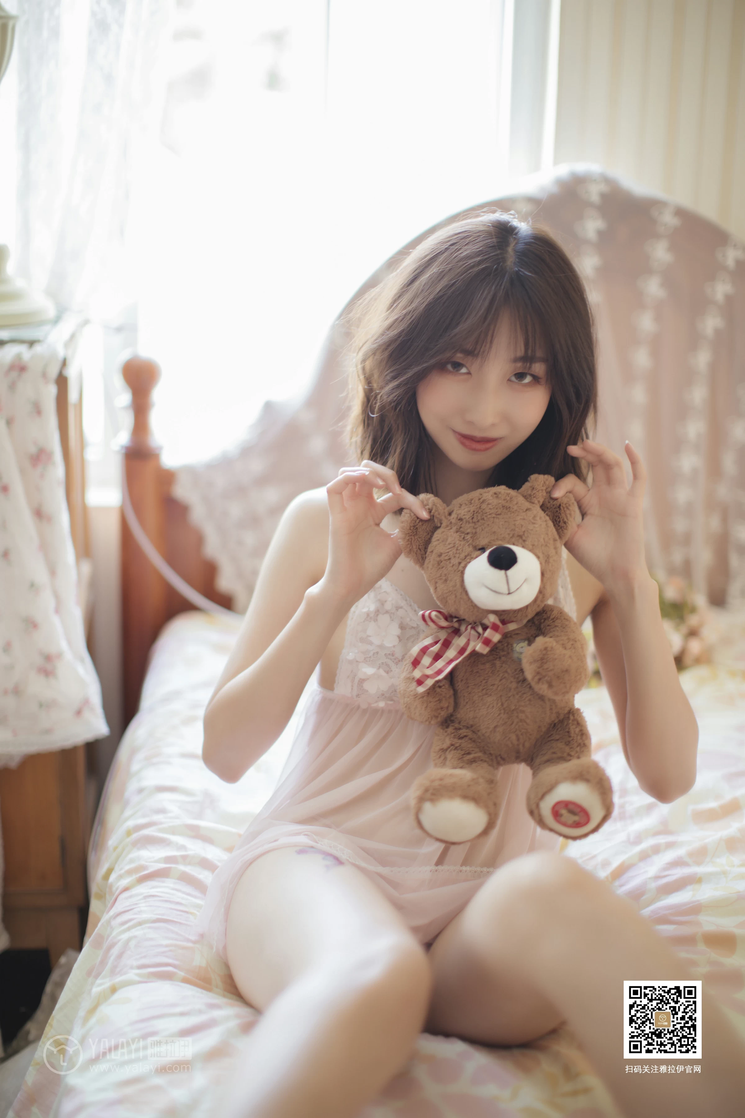 [YALAYI雅拉伊]No.388 闺房记乐 佳佳 粉色透视吊带睡衣裙性感私房写真集第4张