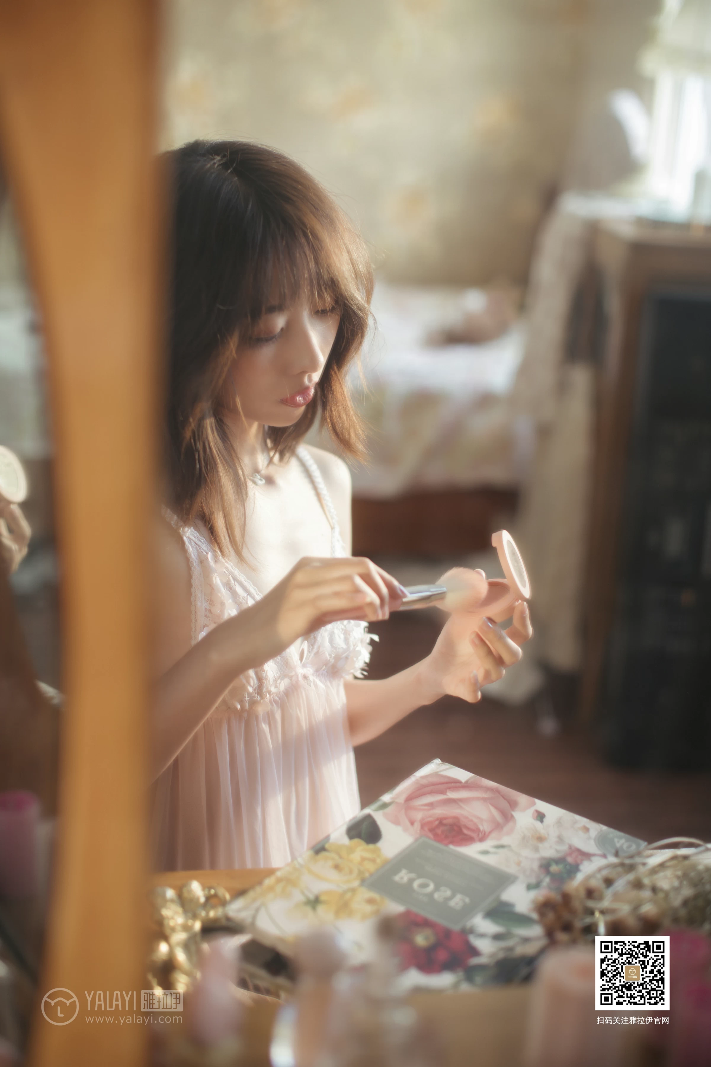 [YALAYI雅拉伊]No.388 闺房记乐 佳佳 粉色透视吊带睡衣裙性感私房写真集第9张