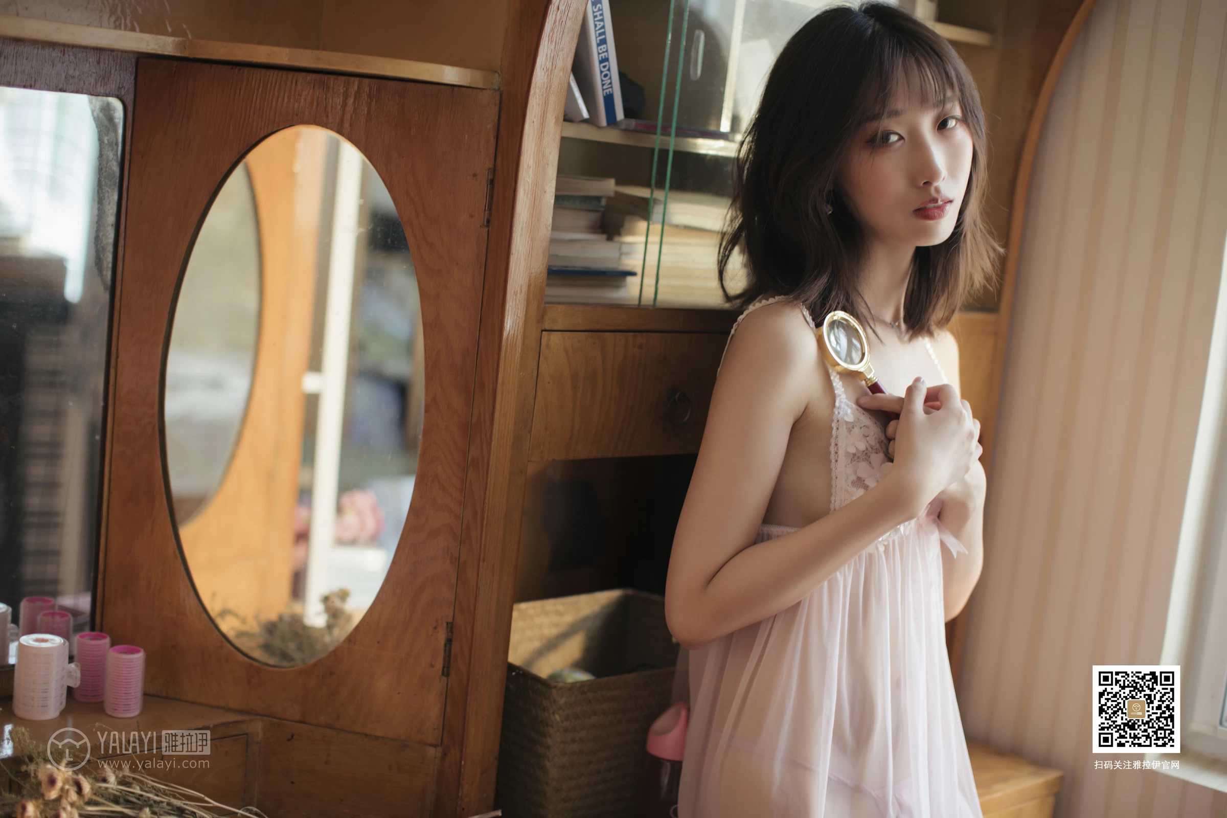 [YALAYI雅拉伊]No.388 闺房记乐 佳佳 粉色透视吊带睡衣裙性感私房写真集第18张