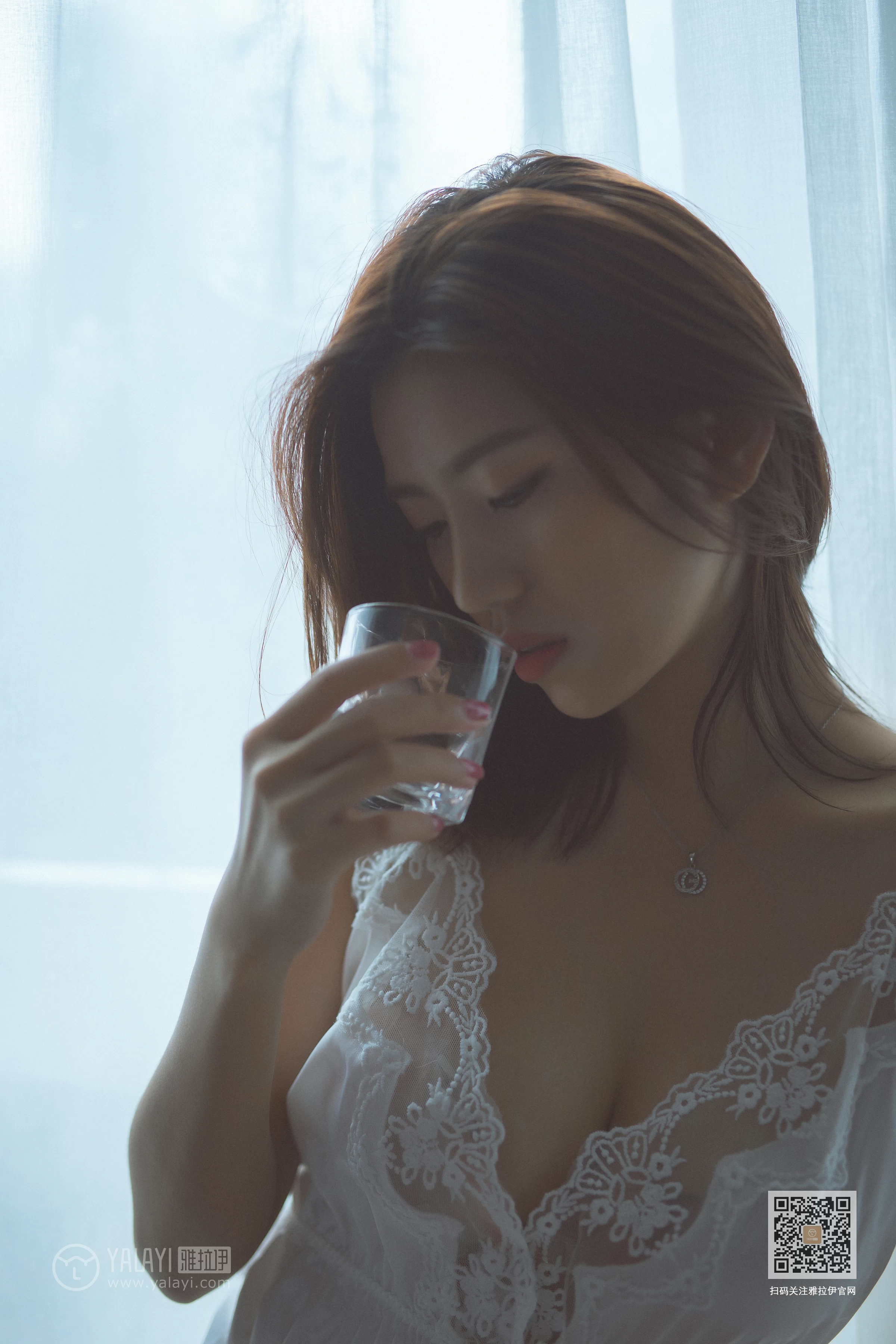[YALAYI雅拉伊]No.397 念念又不忘 小小 白色吊带蕾丝睡衣性感私房写真集第14张