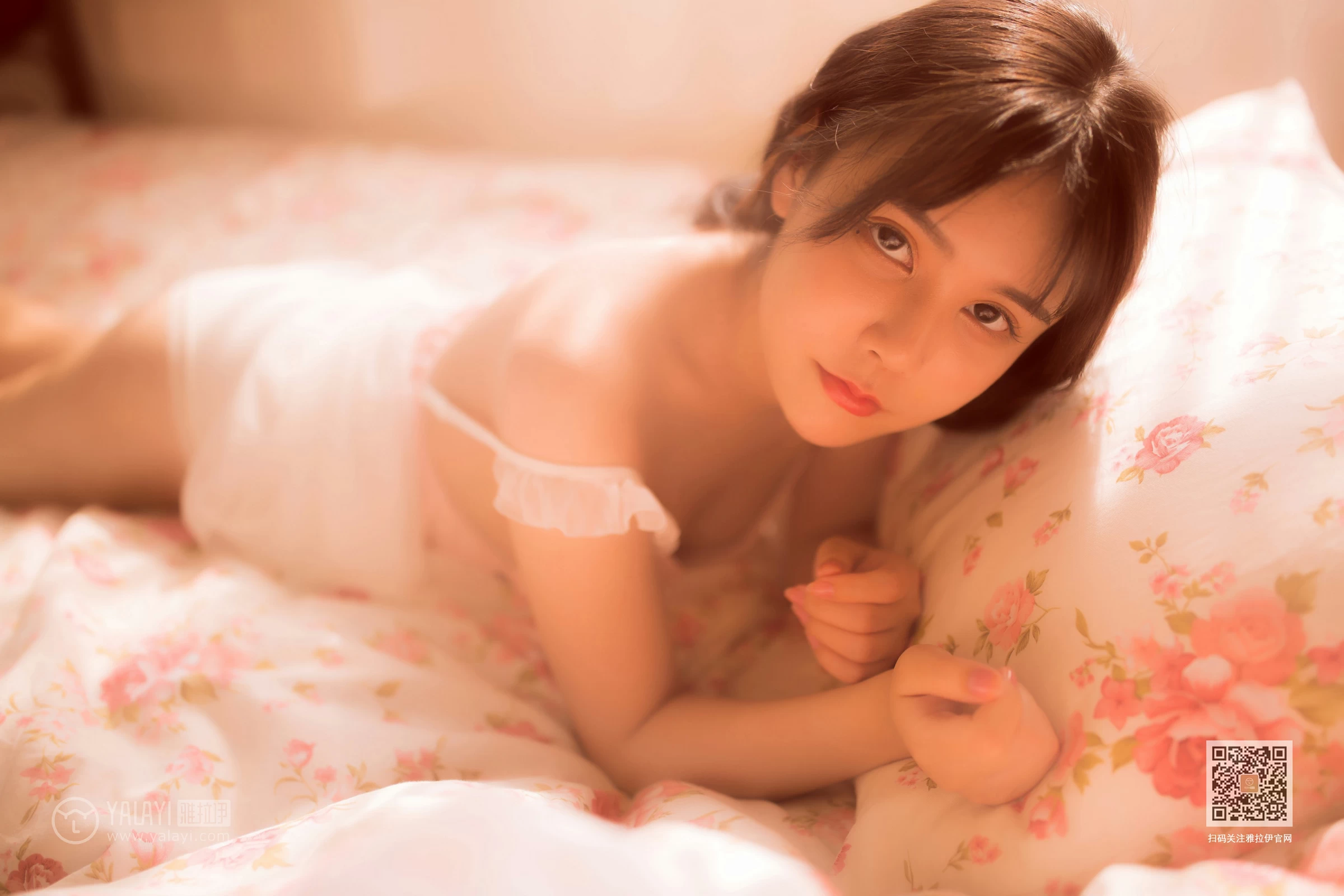 [YALAYI雅拉伊]Vol.406 香床美人儿 香儿 粉色情趣睡衣裙性感私房写真集第12张