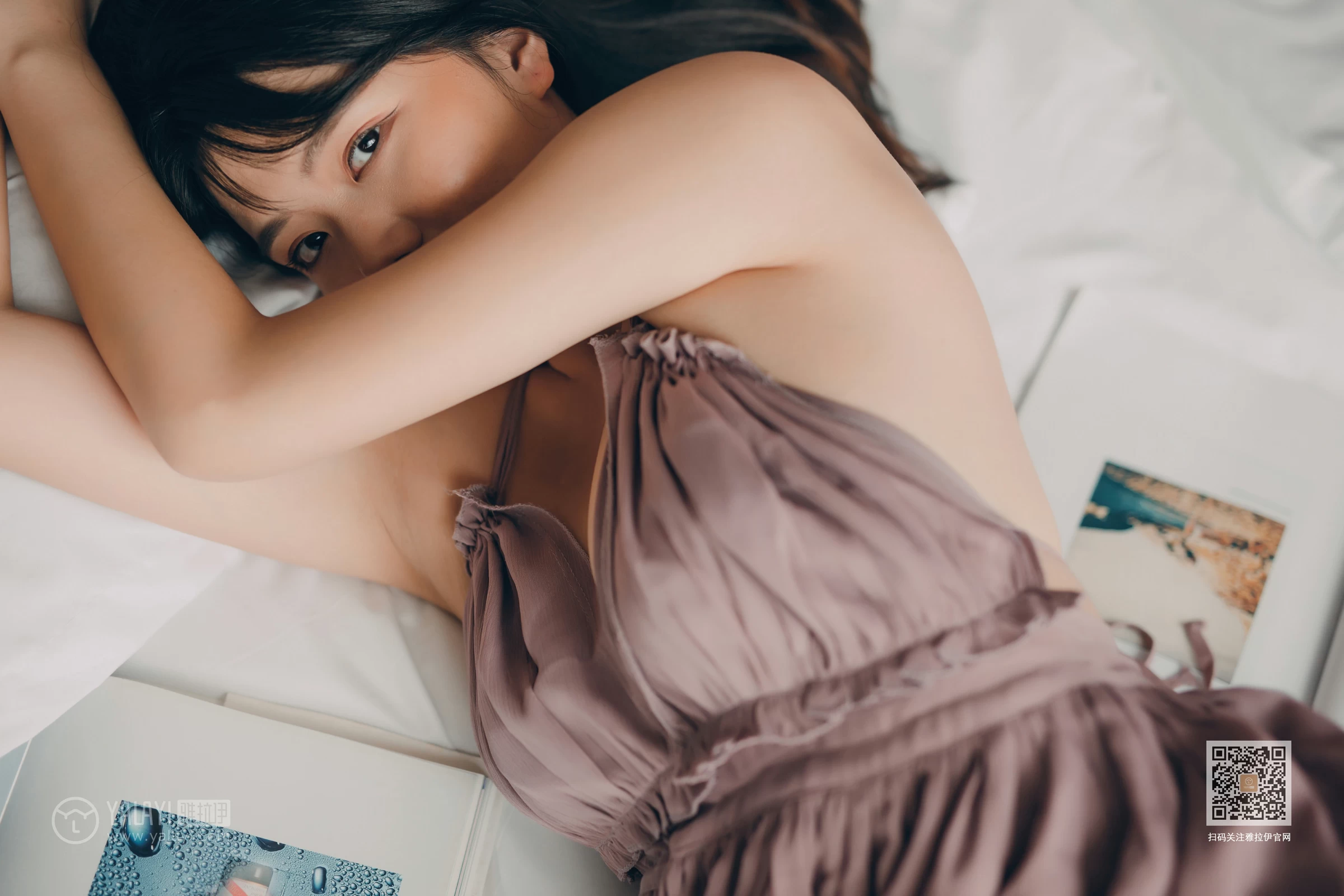 [YALAYI雅拉伊]Vol.414 缠绵 倪倪 棕色吊带睡衣裙居家性感私房写真集第5张