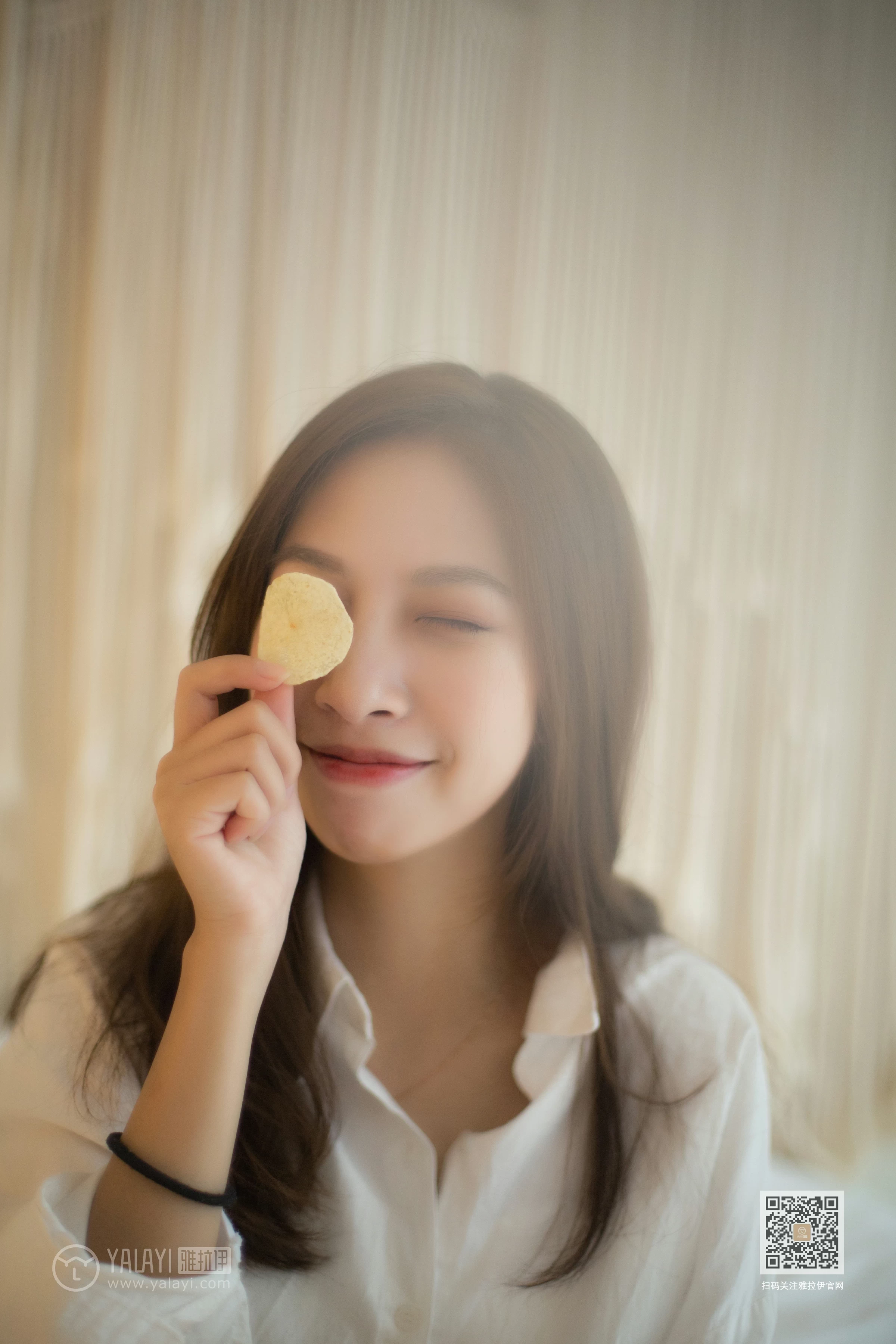 [YALAYI雅拉伊]Vol.421 素颜 蓝心 白色蕾丝内衣与棕色连体比基尼泳装性感私房写真集第11张