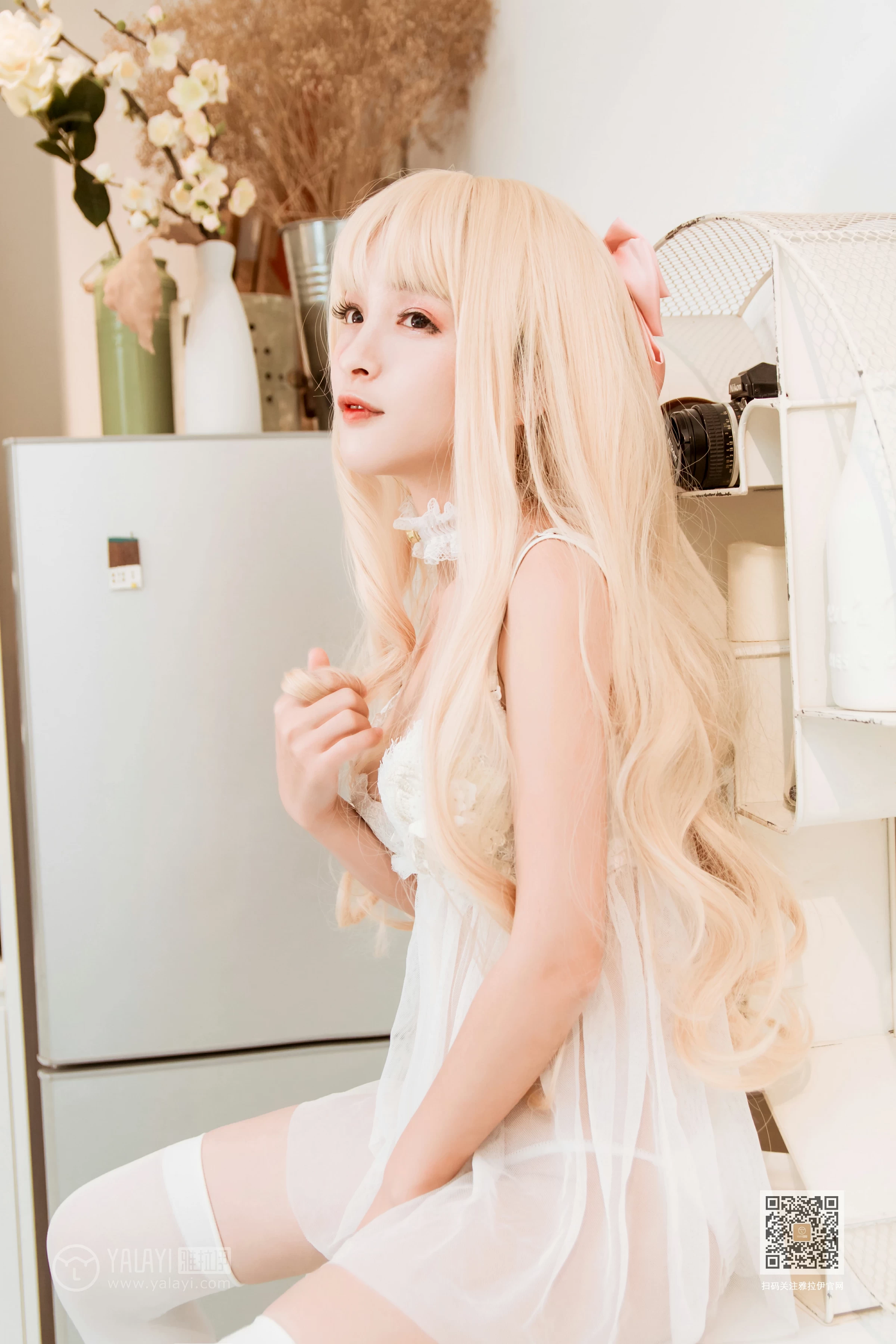 [YALAYI雅拉伊]Vol.425 异世界少女 艾丽 白色透视内衣裙加白色丝袜美腿性感私房写真集第13张