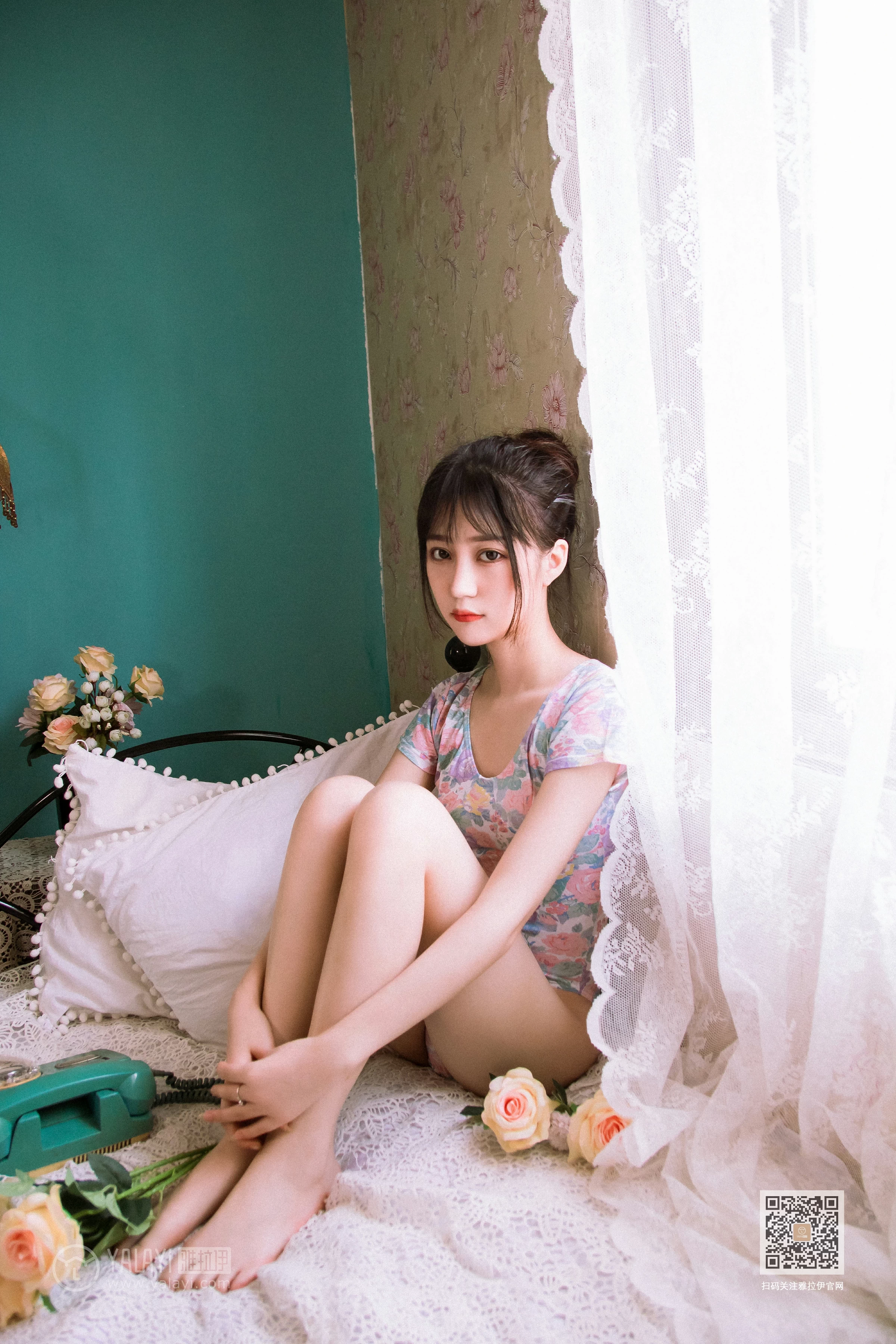 [YALAYI雅拉伊]Vol.433 复古情怀 卉卉 碎花连体衣居家性感私房写真集第8张