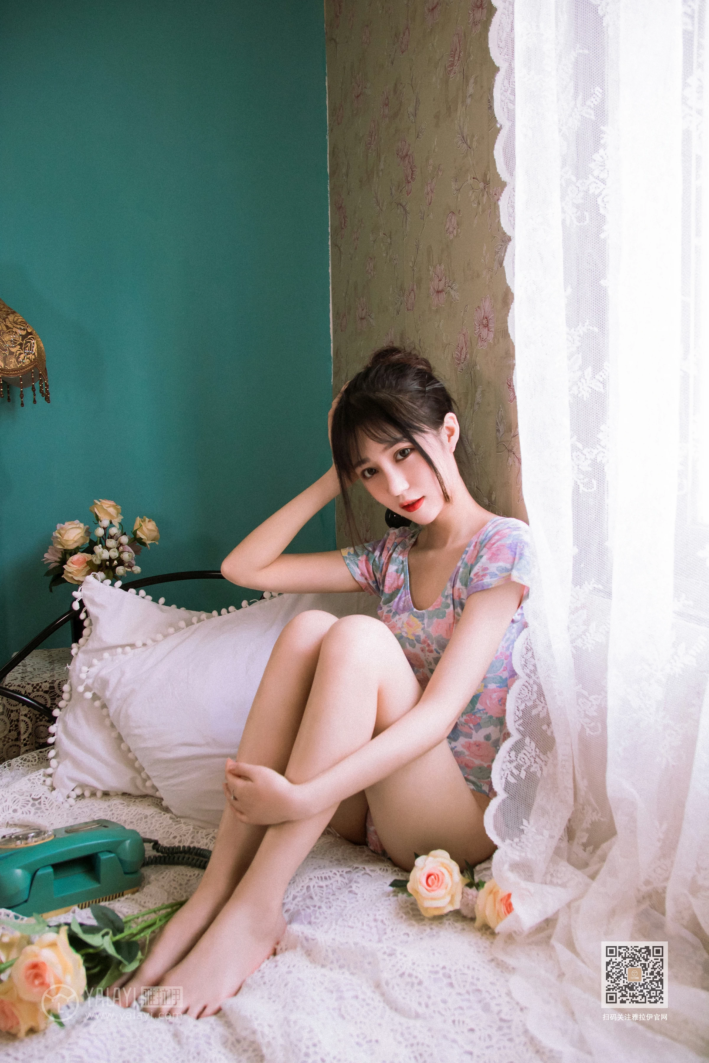 [YALAYI雅拉伊]Vol.433 复古情怀 卉卉 碎花连体衣居家性感私房写真集第8张