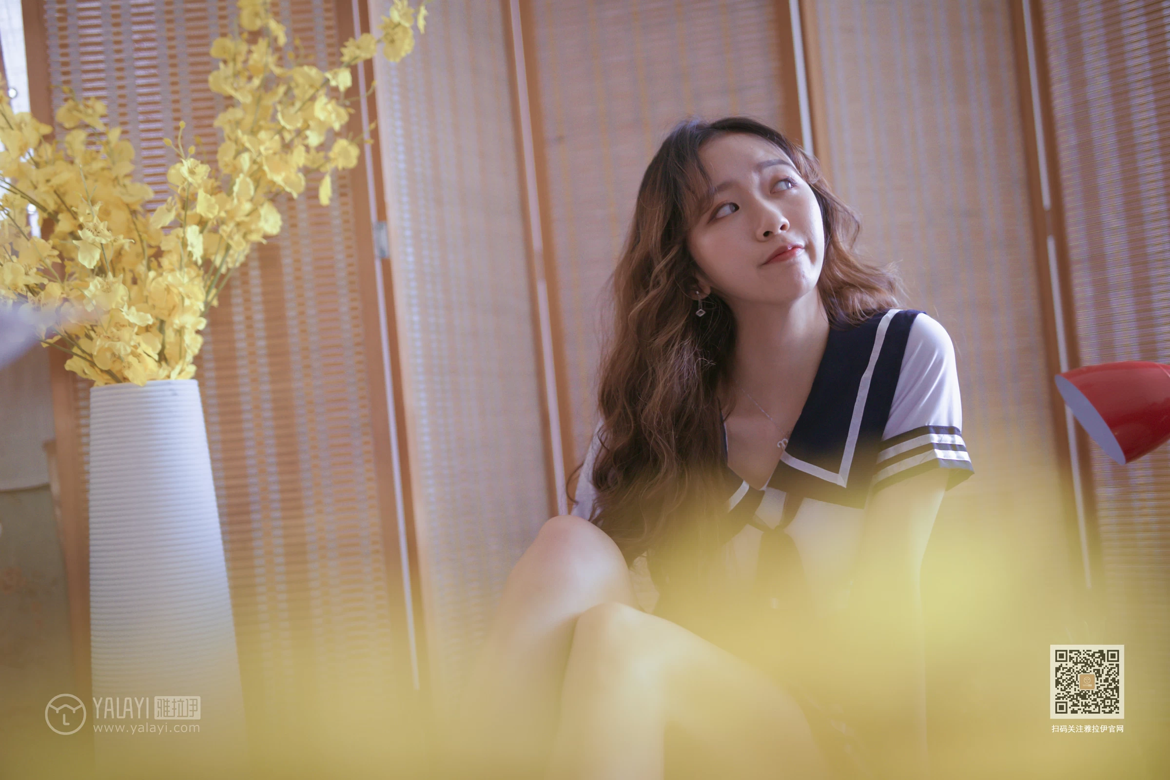 [YALAYI雅拉伊]Vol.438 美女与水手服 晓琳 情趣制服加短裙性感私房写真集第4张