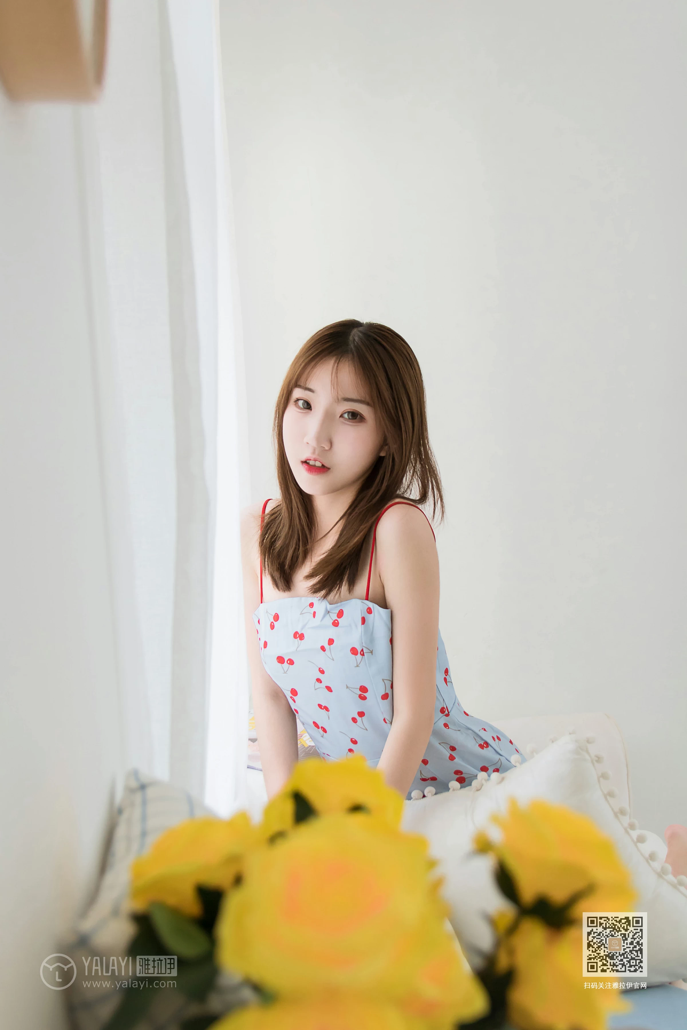 [YALAYI雅拉伊]Vol.440 清纯姐妹花 大乔 小乔 吊带连身裙居家性感私房写真集第9张