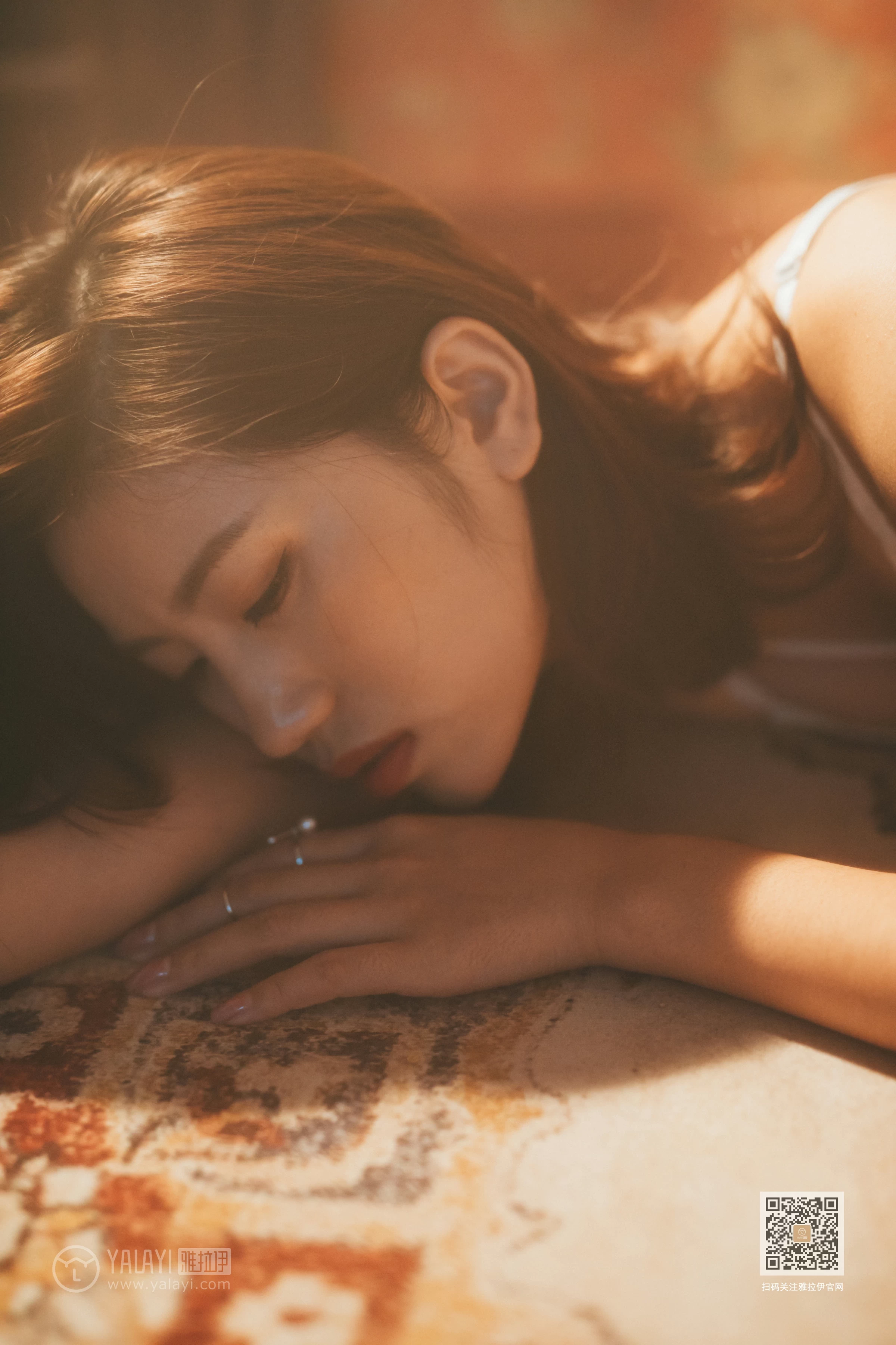 [YALAYI雅拉伊]Vol.442 空房间 小小 白色透视衬衫加白色蕾丝内衣性感私房写真集第15张