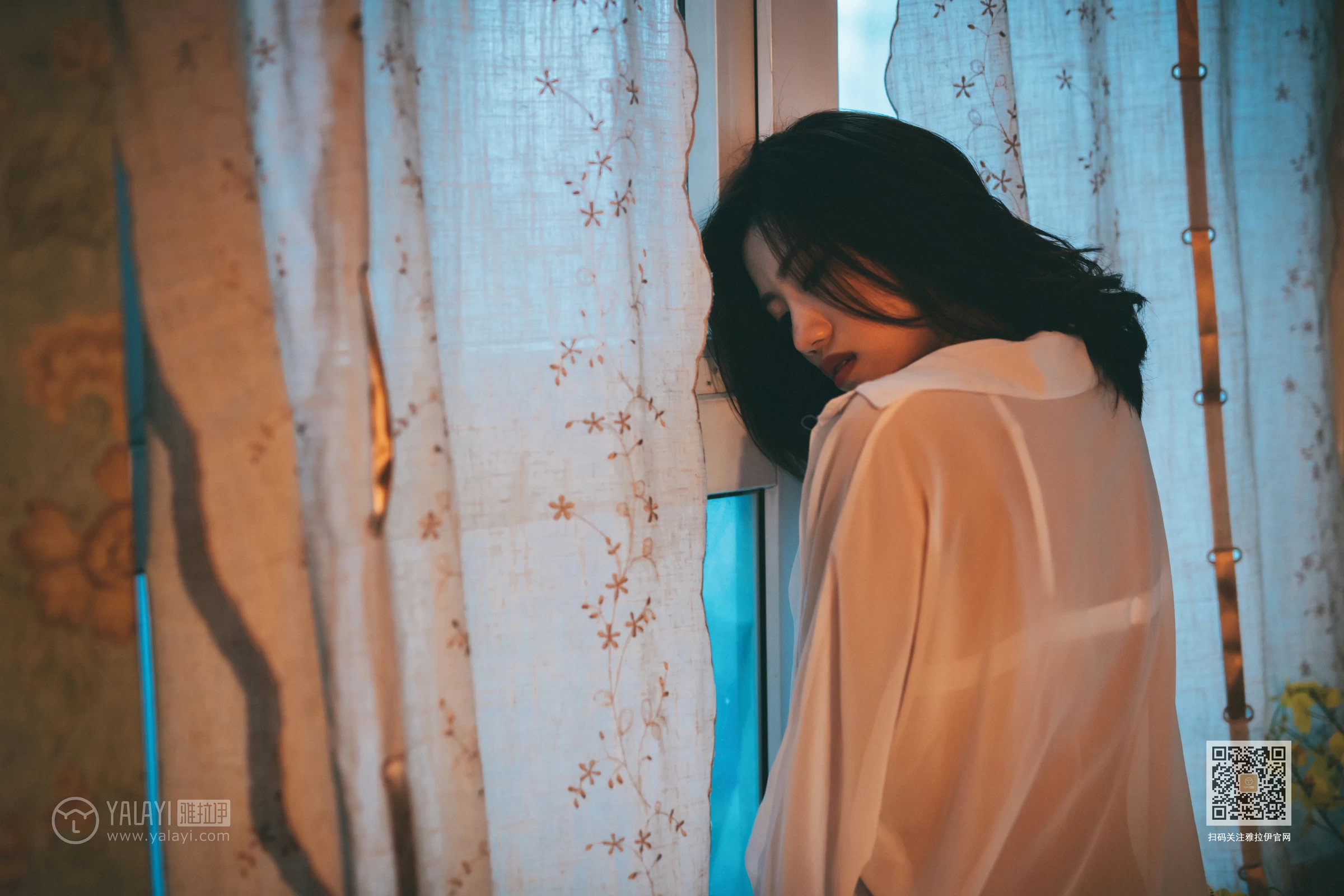 [YALAYI雅拉伊]Vol.442 空房间 小小 白色透视衬衫加白色蕾丝内衣性感私房写真集第2张
